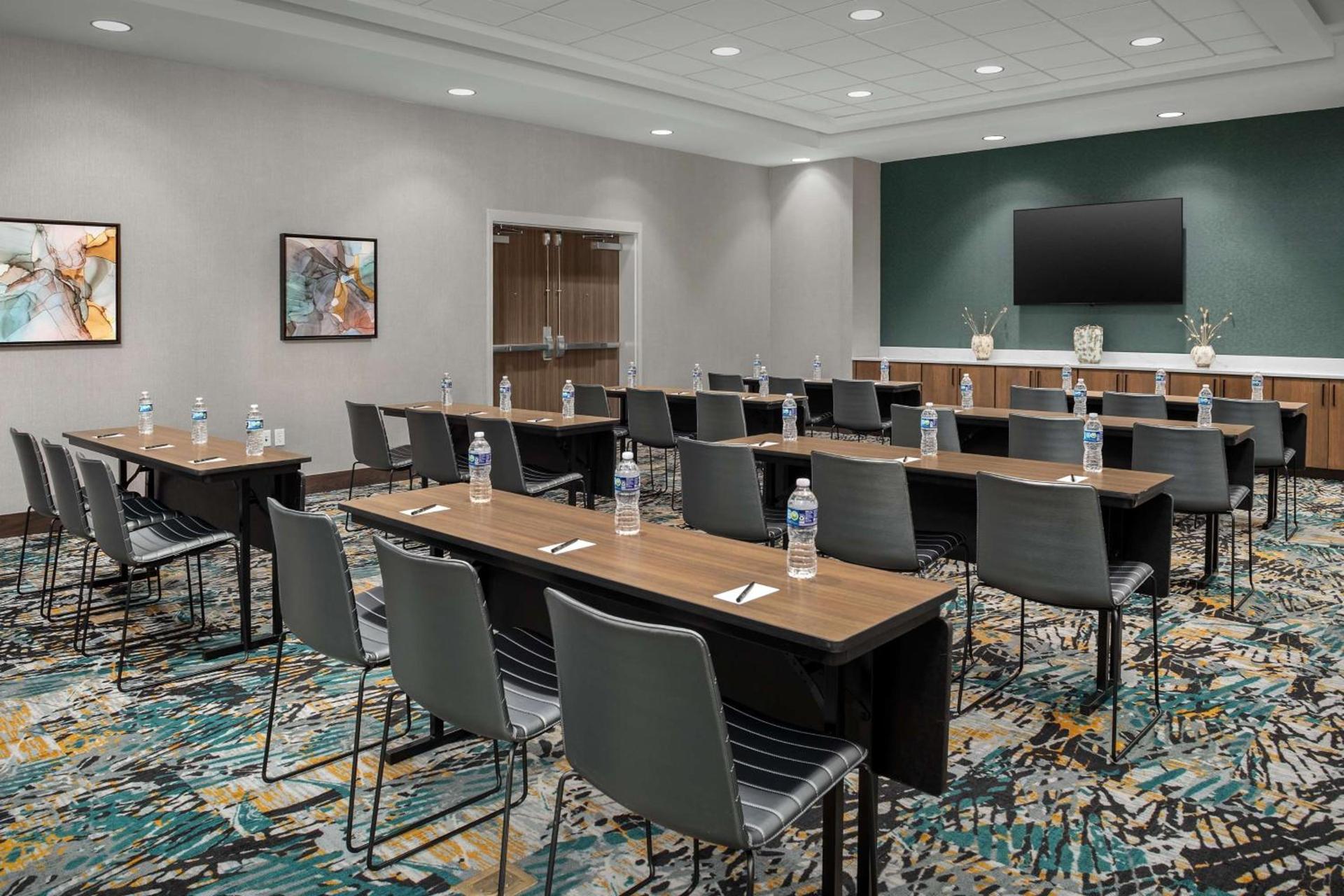 Hampton Inn Orlando Southeast Nona photo 35
