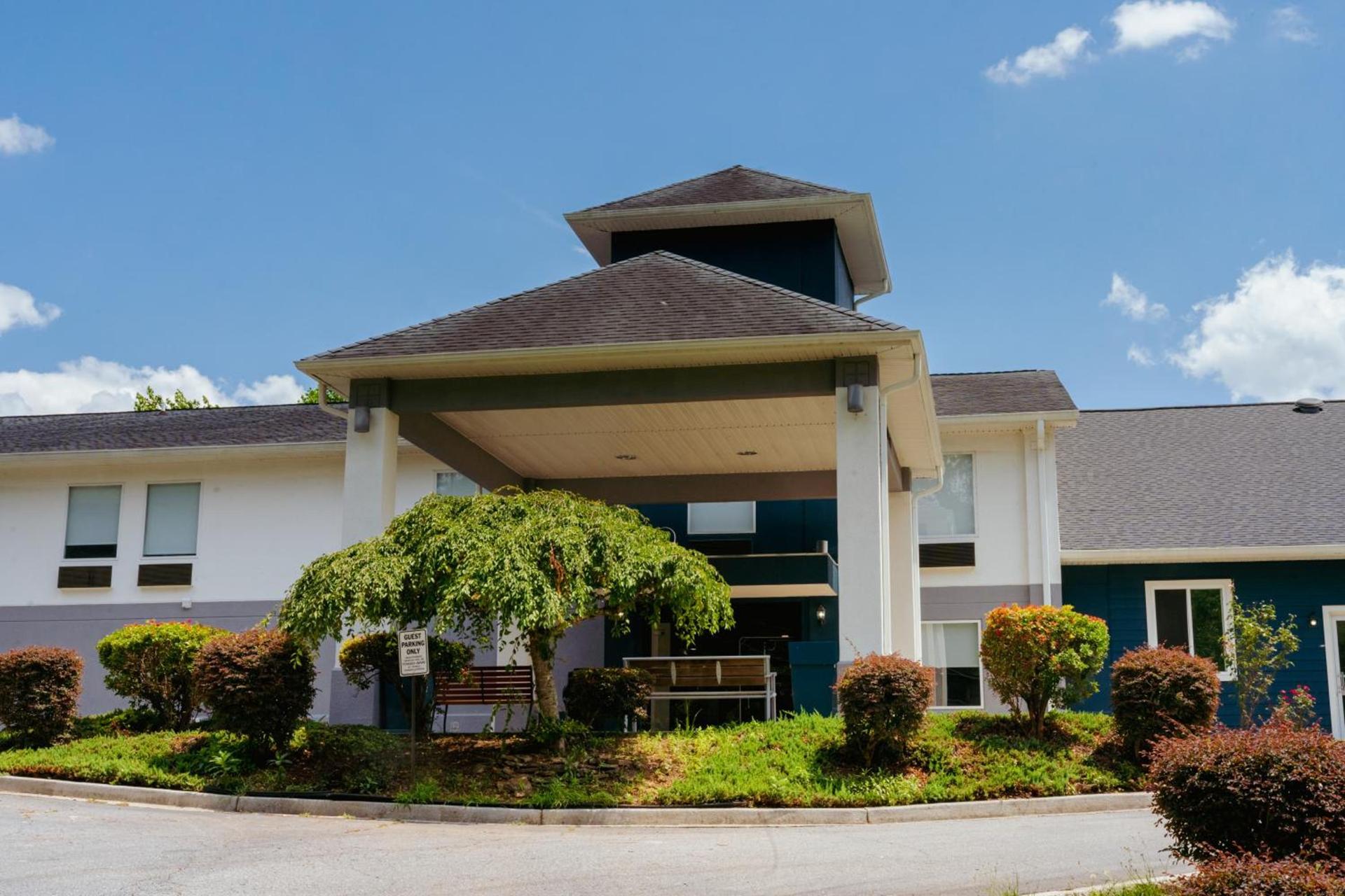 Clarion Pointe-Dillard near Blue Ridge Mountains photo 89