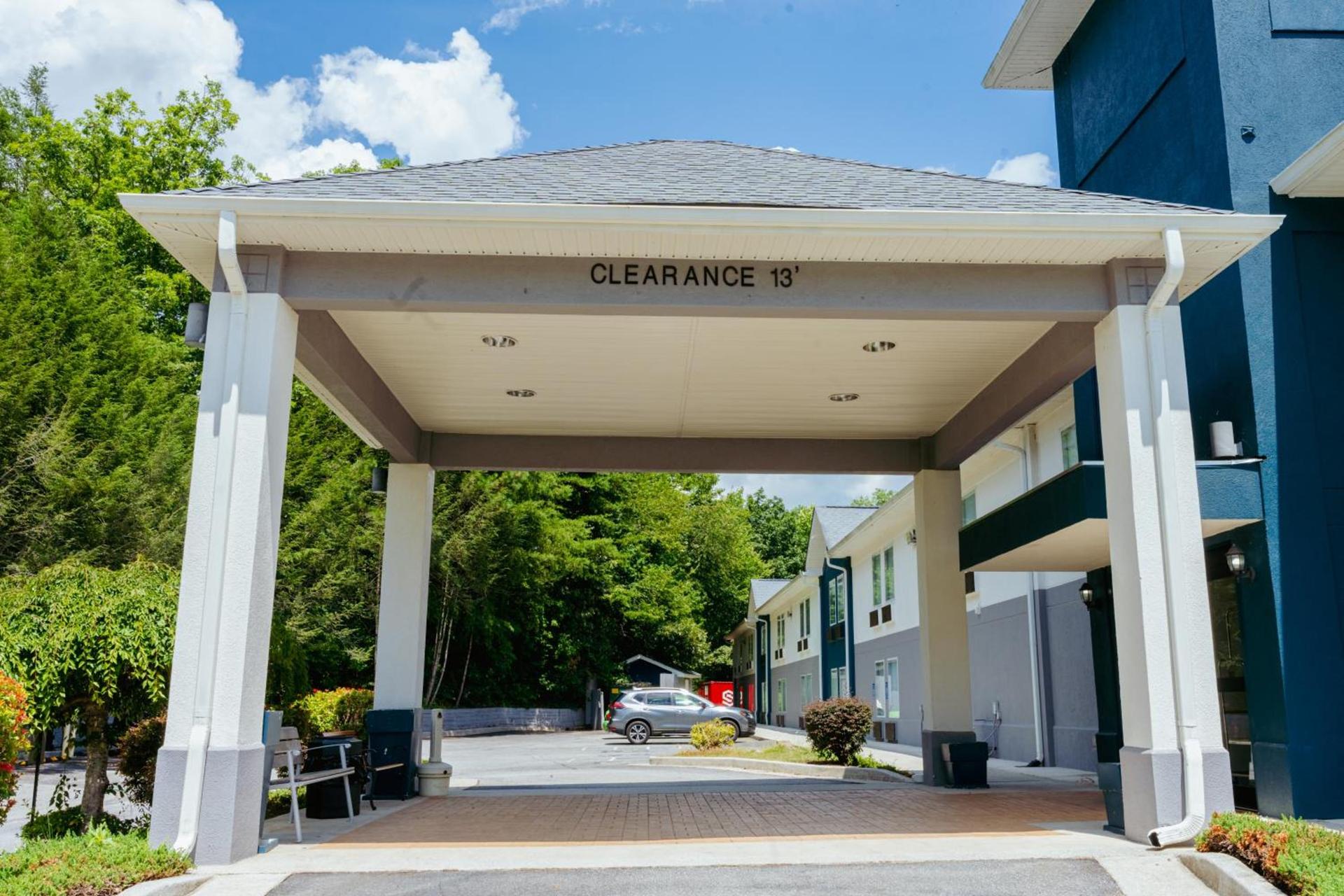 Clarion Pointe-Dillard near Blue Ridge Mountains photo 95