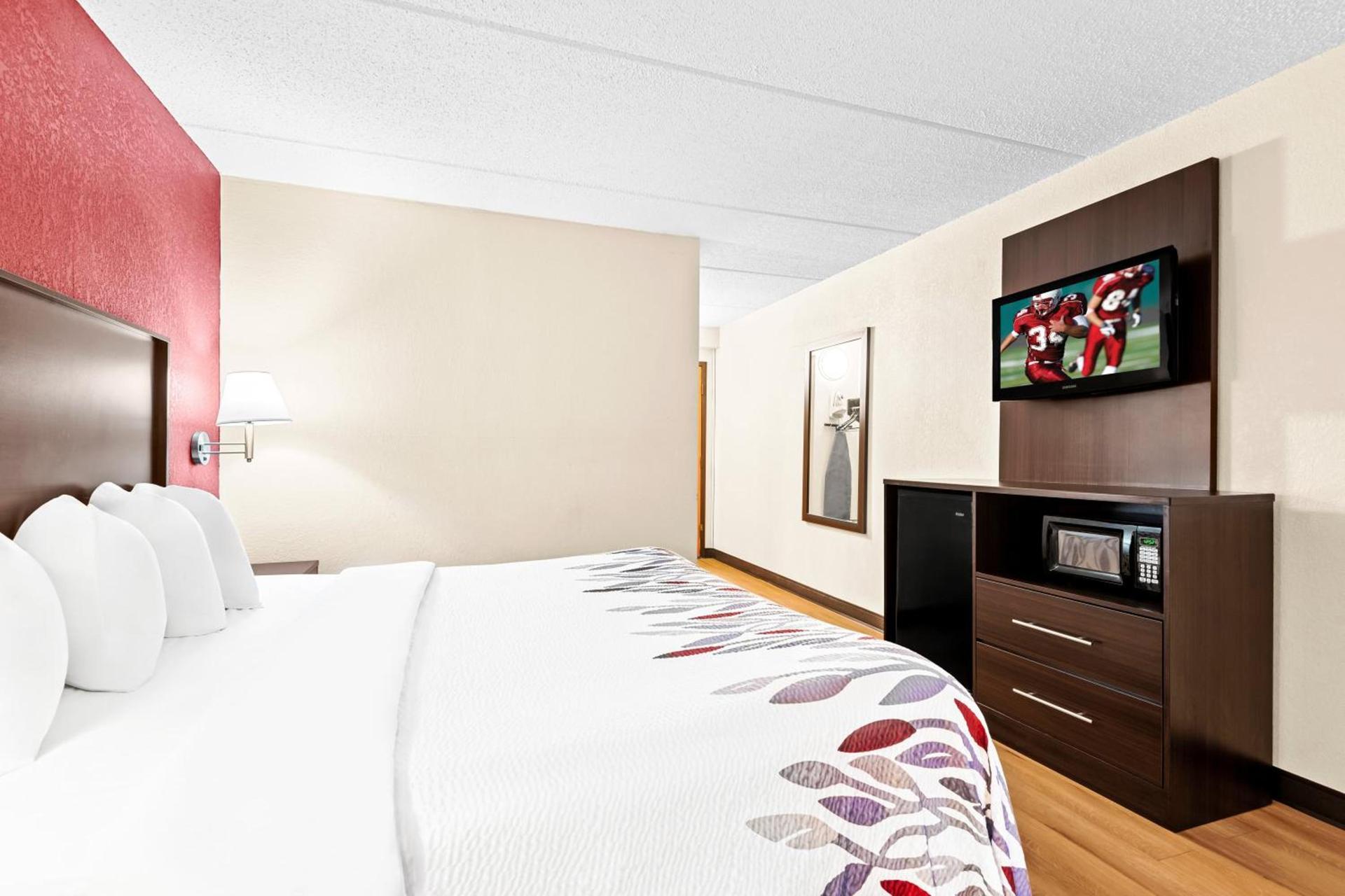 Red Roof Inn Cortland photo 16