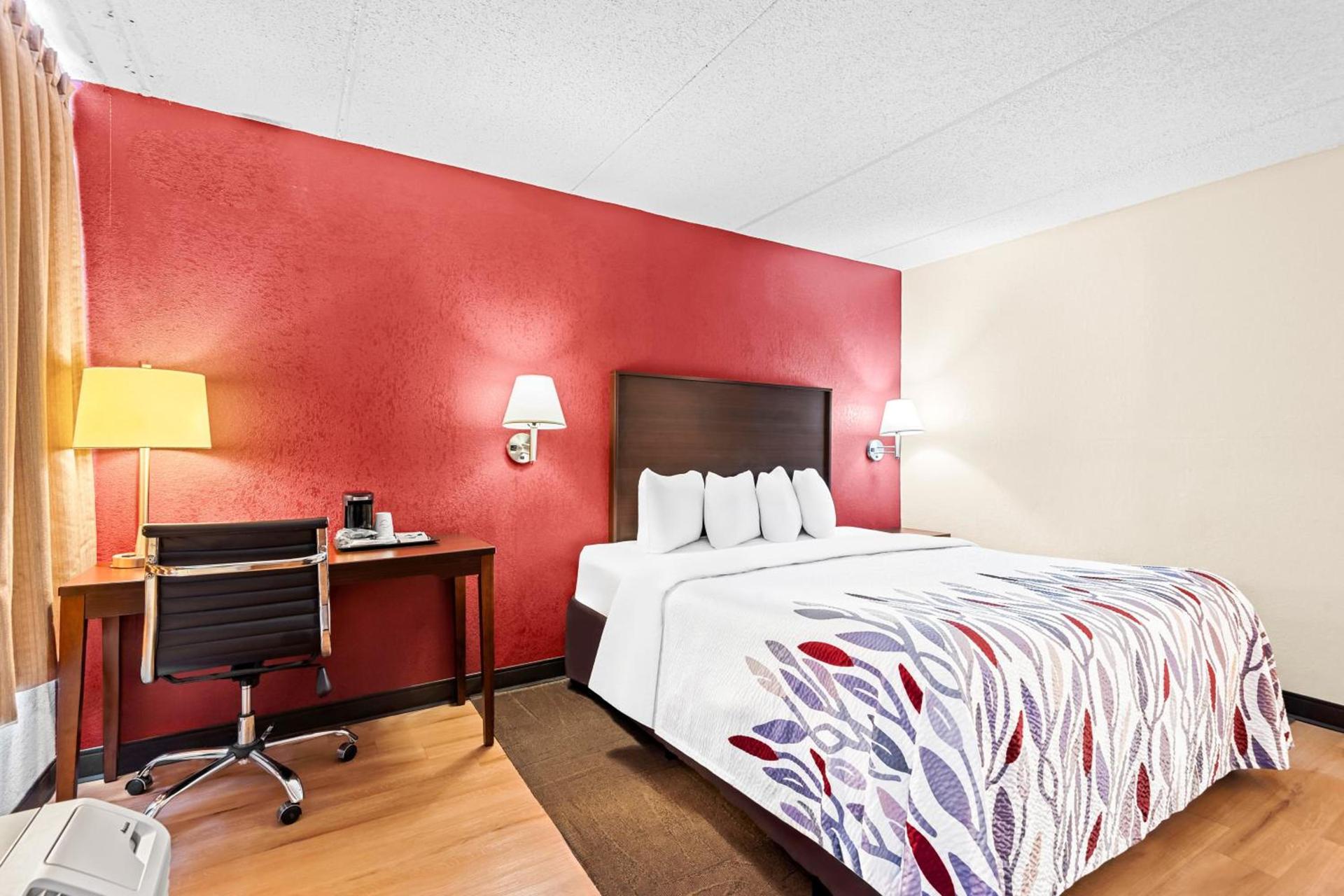 Red Roof Inn Cortland photo 14