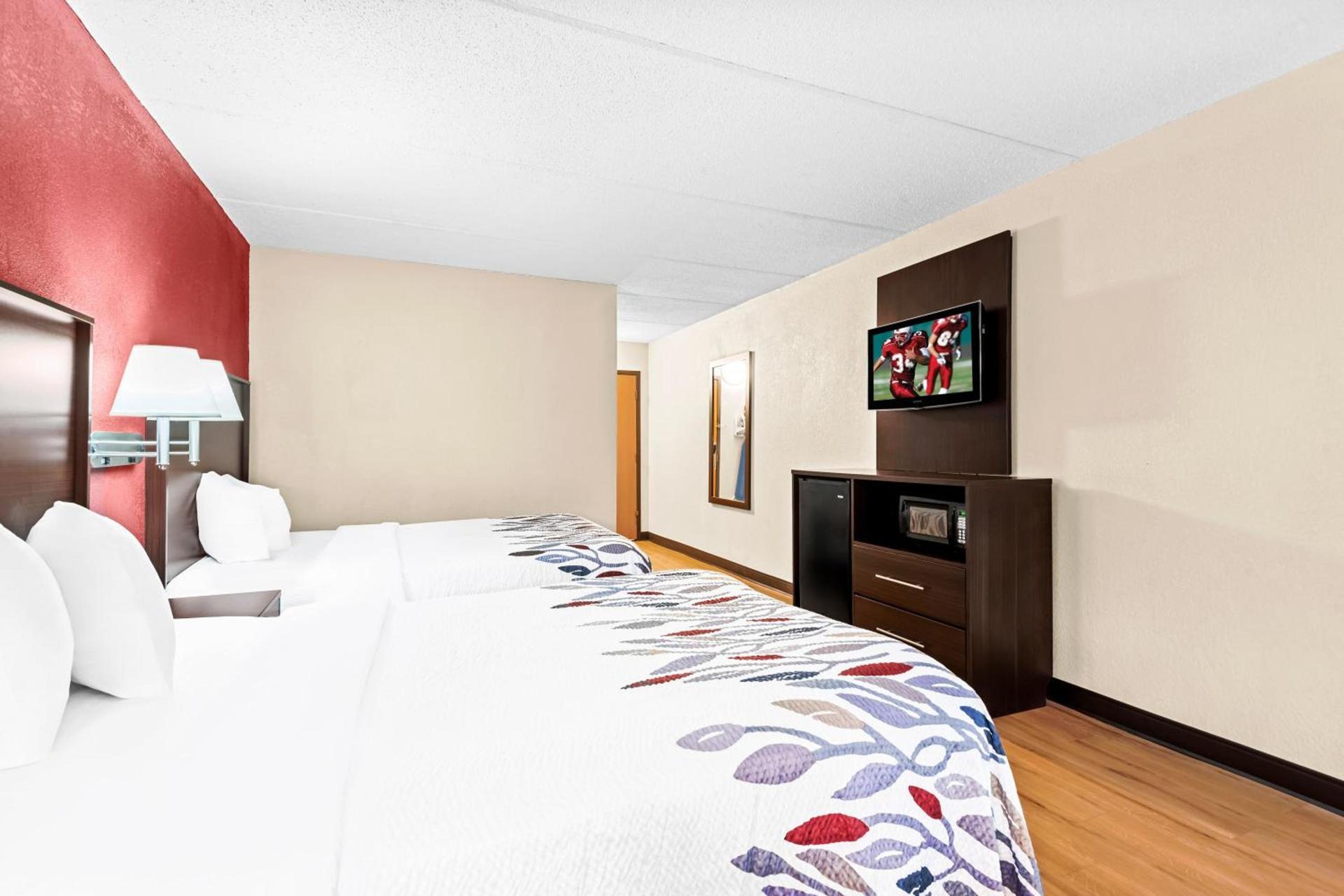 Red Roof Inn Cortland photo 13