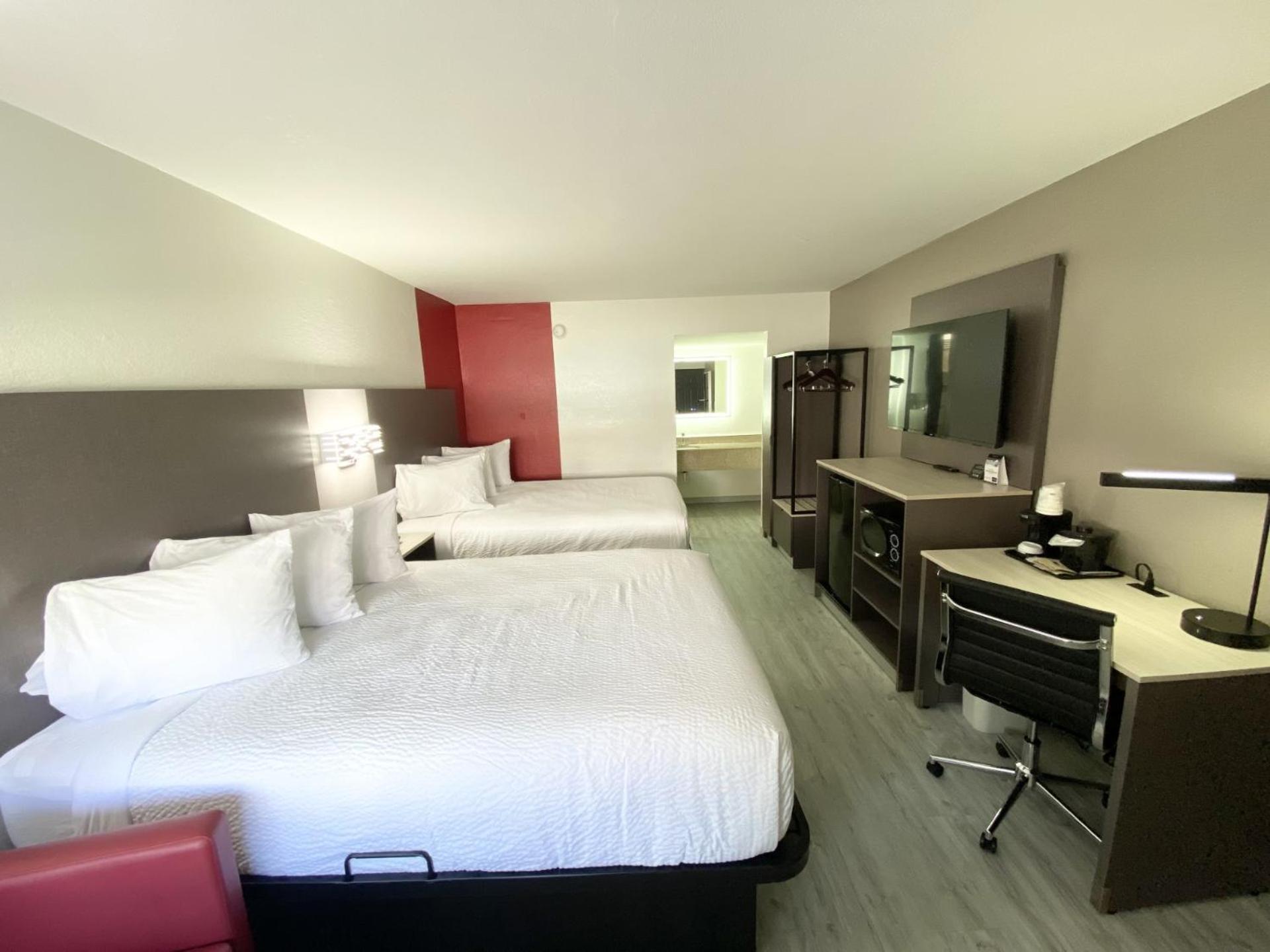 Ramada by Wyndham Tuscaloosa photo 12