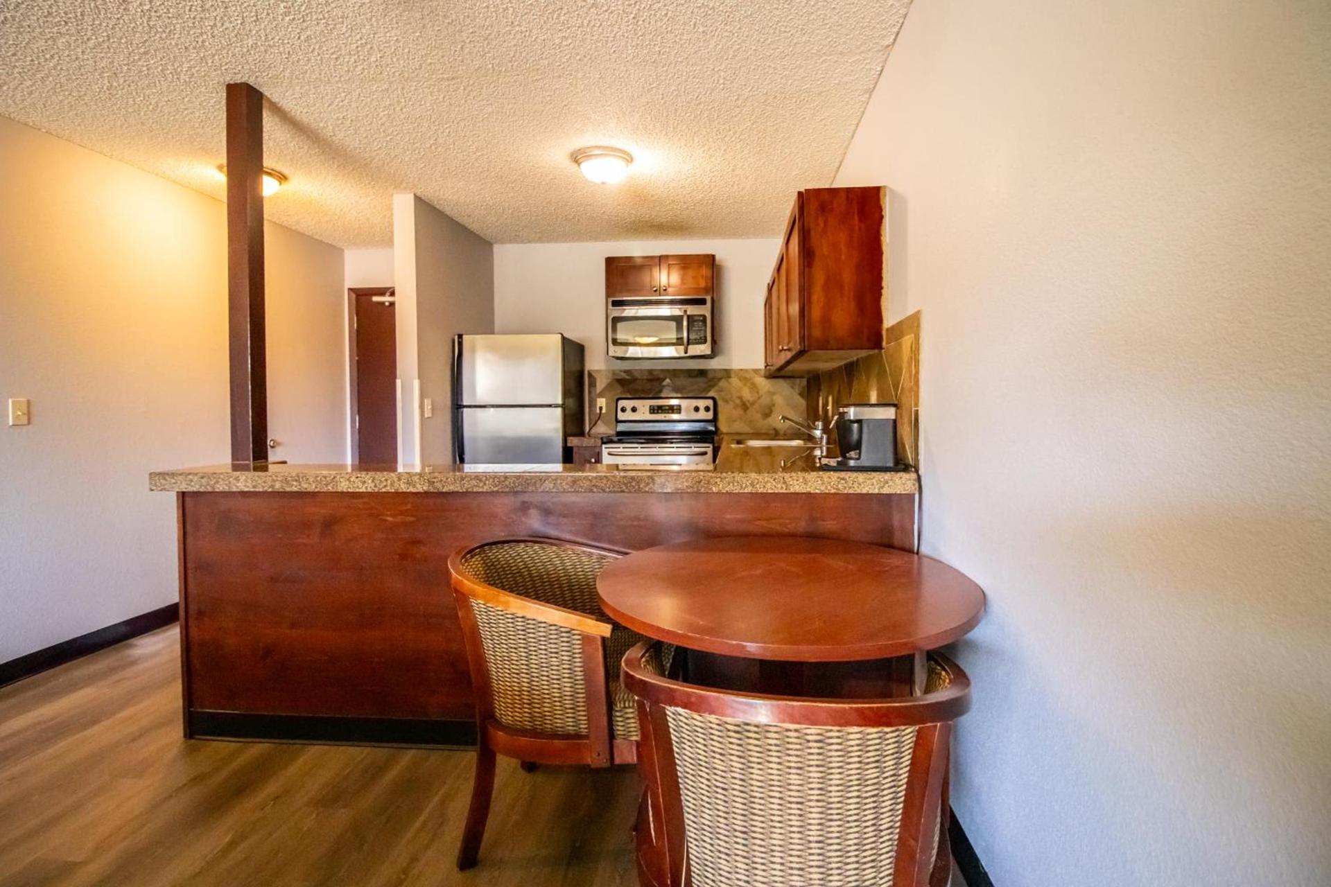 Red Lion Inn & Suites Vancouver photo 9