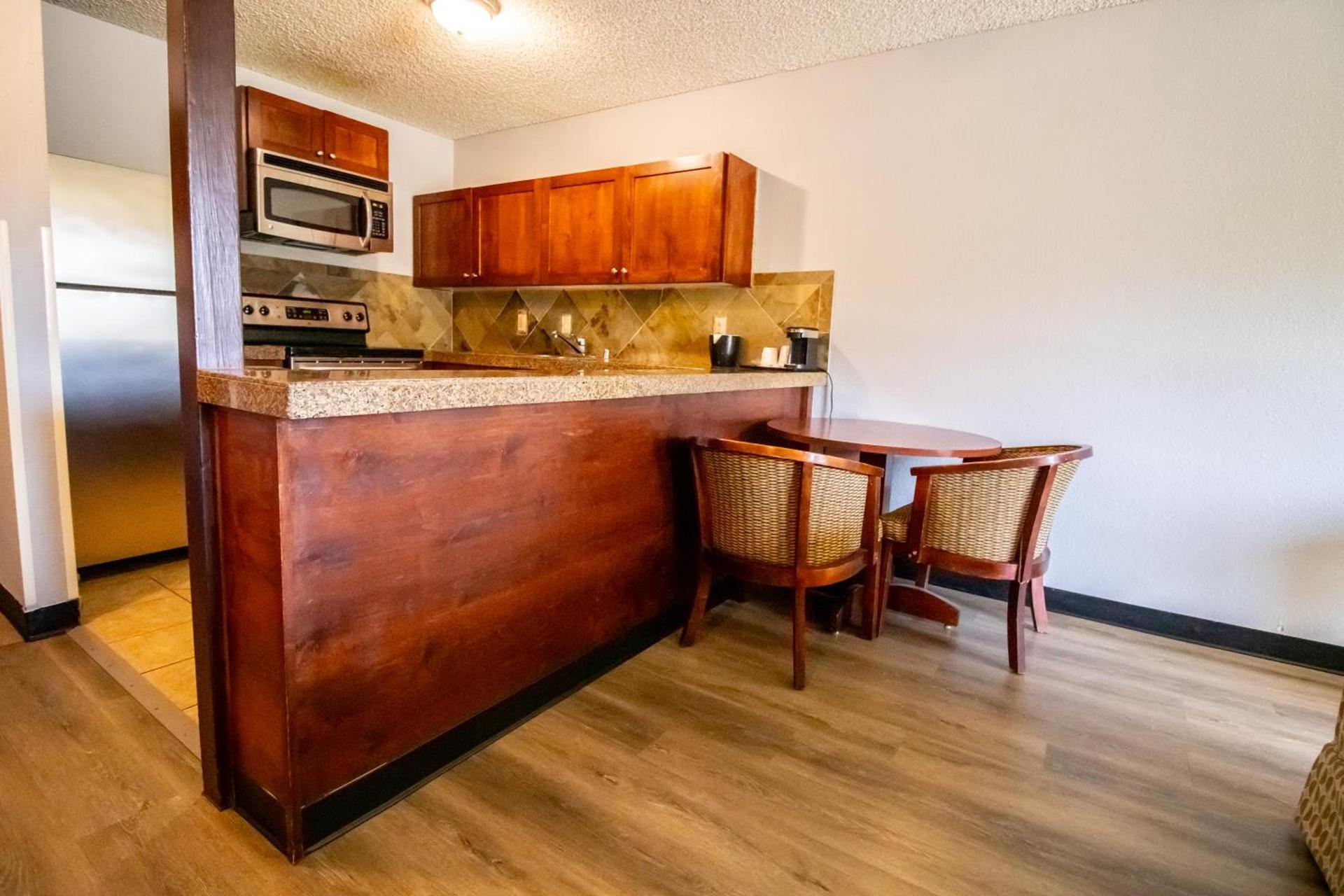 Red Lion Inn & Suites Vancouver photo 11