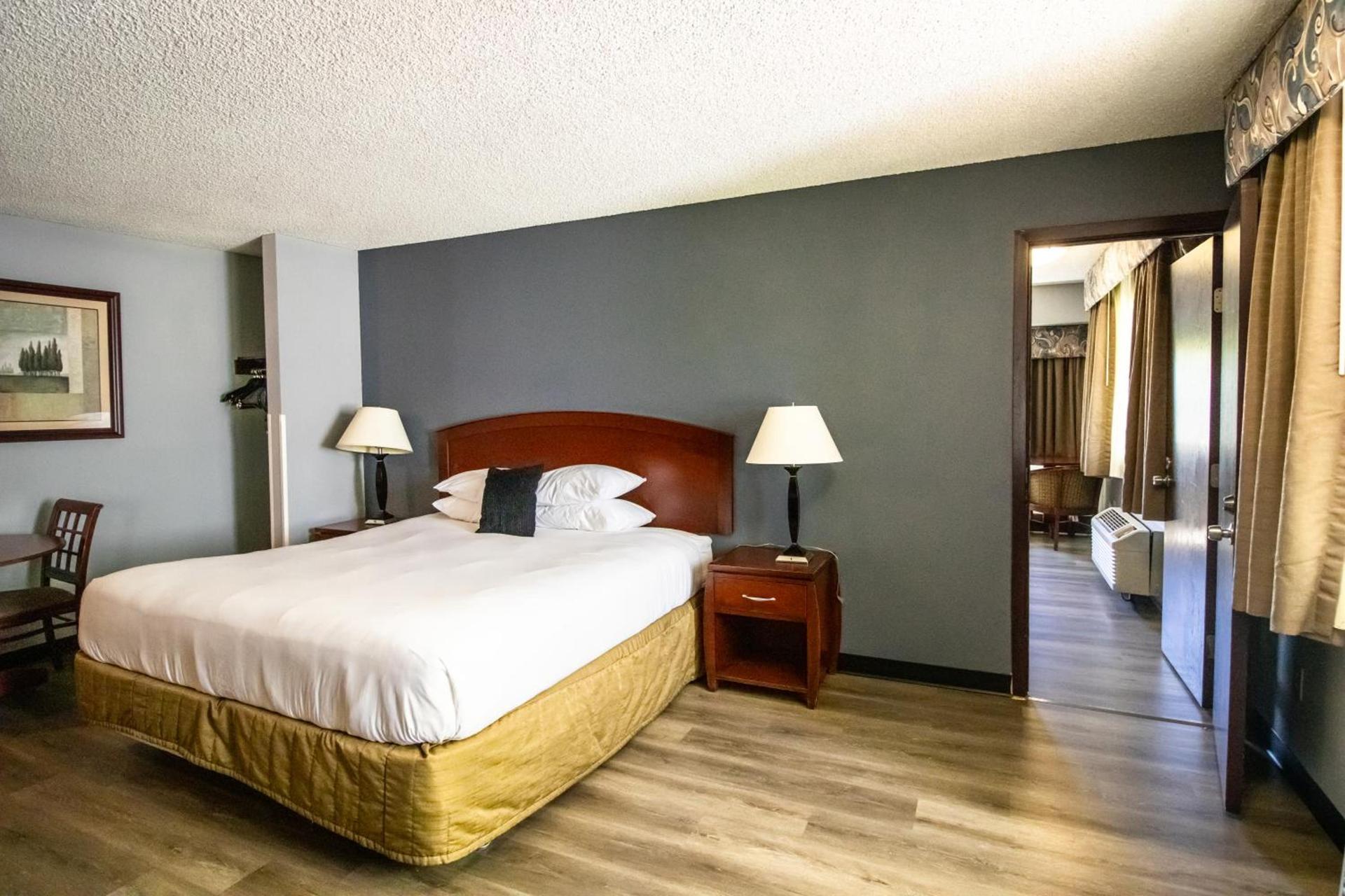 Red Lion Inn & Suites Vancouver photo 18