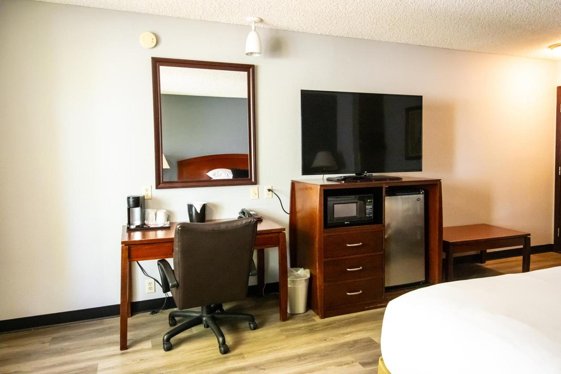 Red Lion Inn & Suites Vancouver photo 16