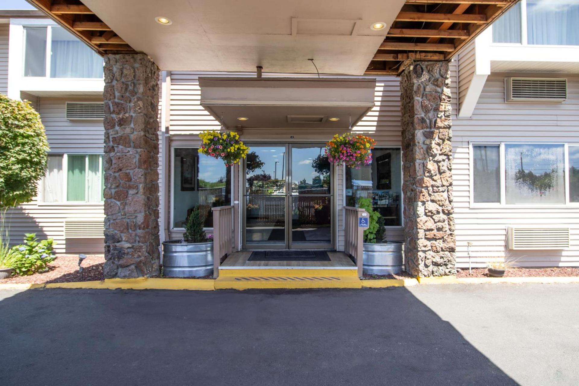 Red Lion Inn & Suites Vancouver photo 25