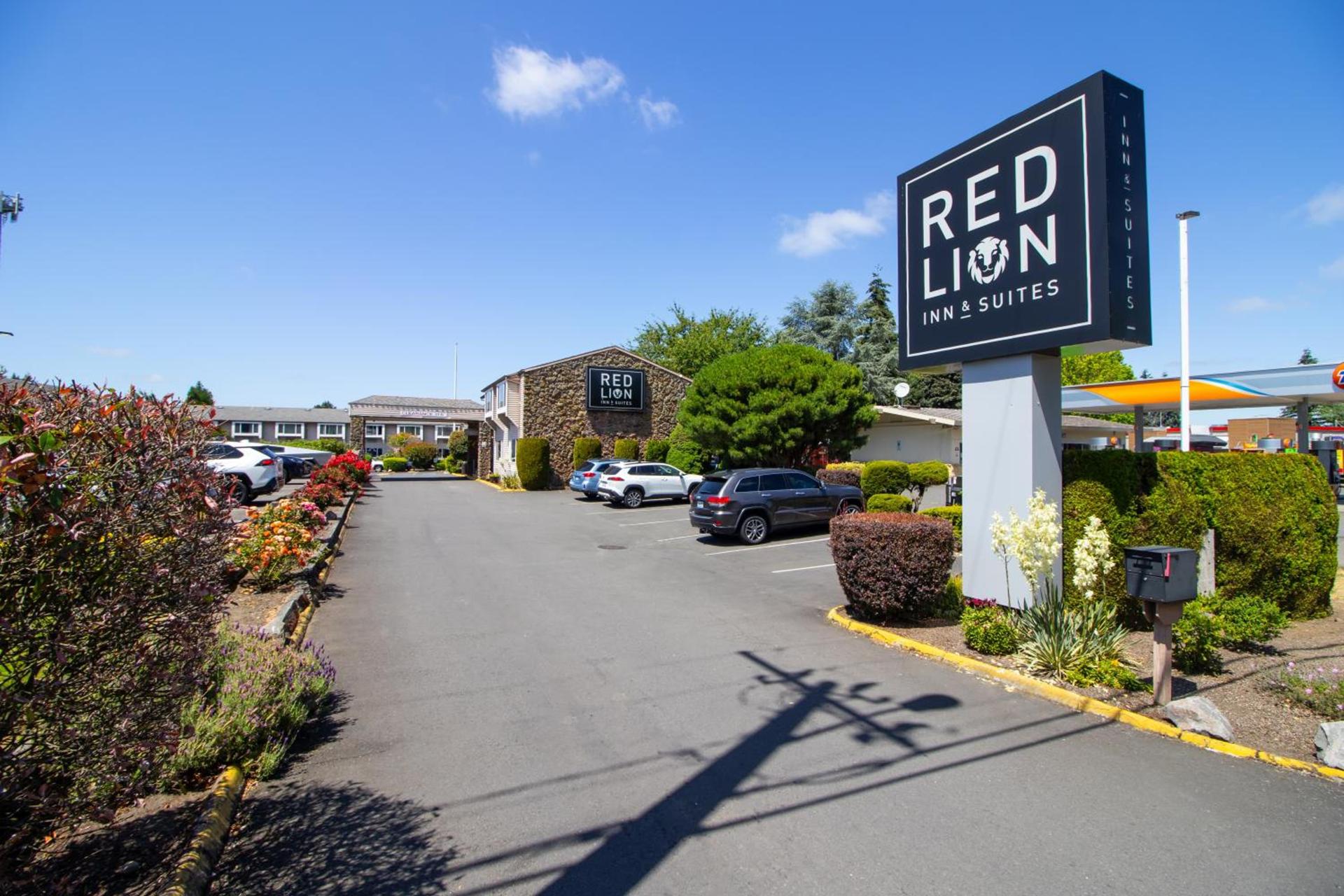 Red Lion Inn & Suites Vancouver — hotel in Vancouver