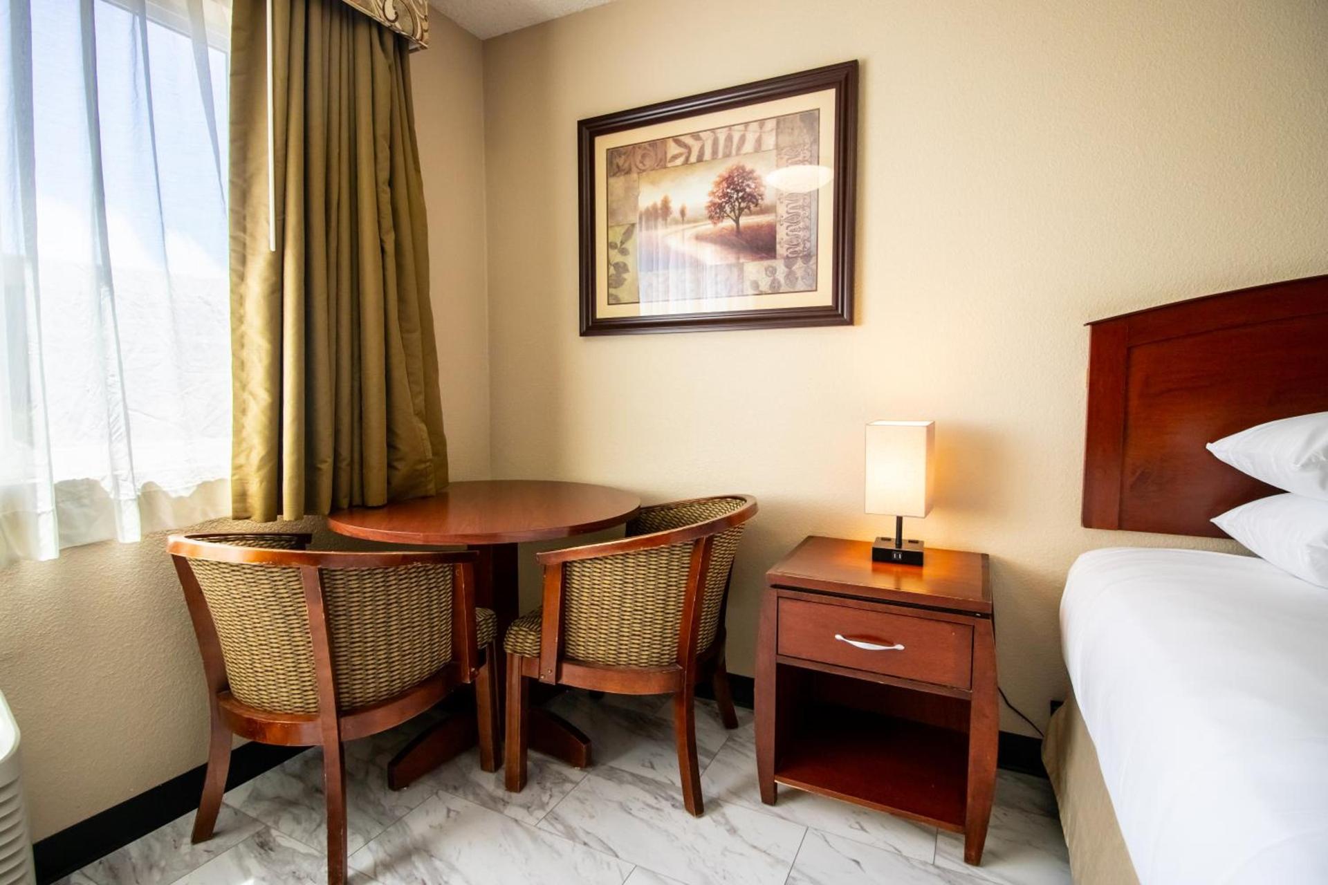 Red Lion Inn & Suites Vancouver photo 34