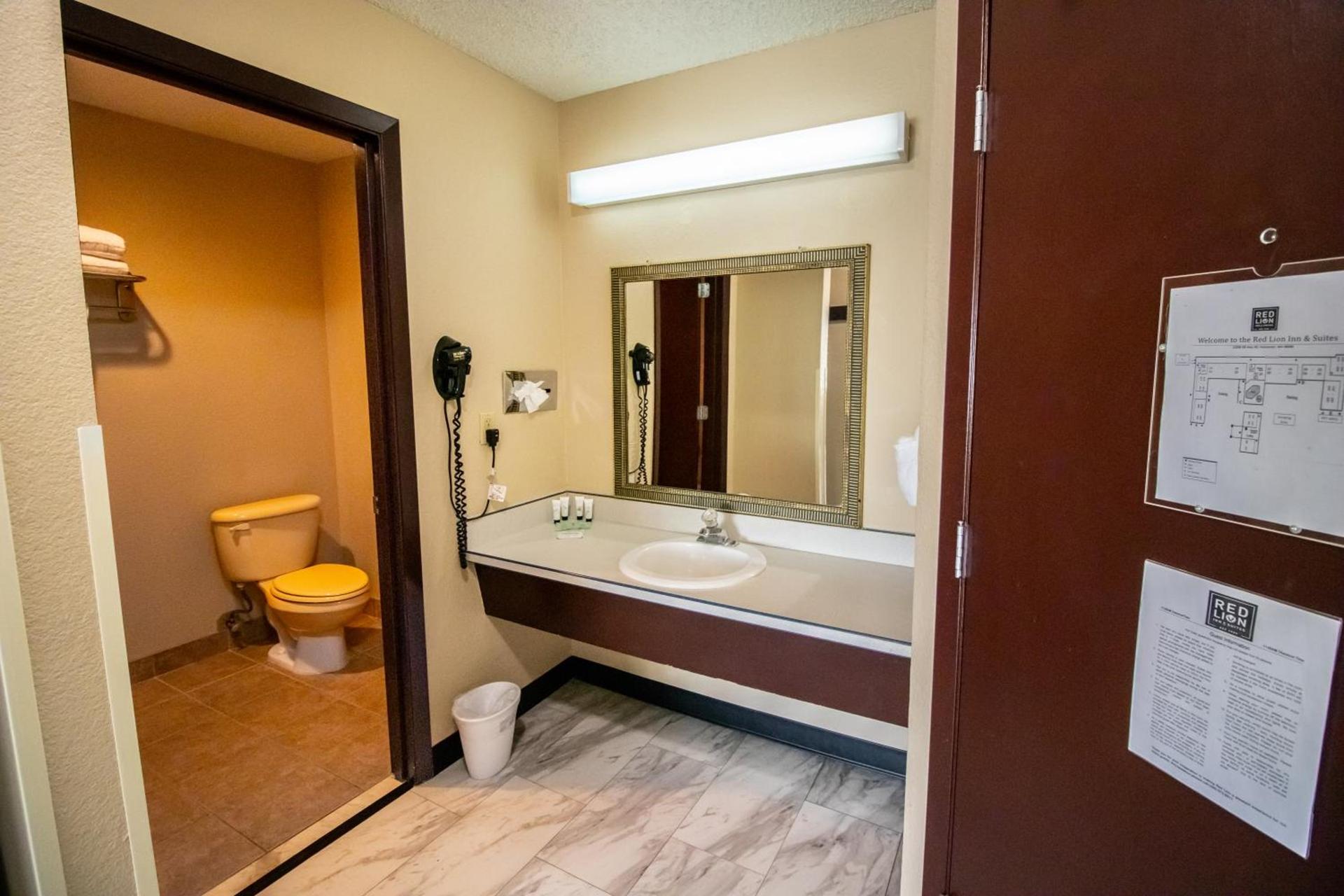 Red Lion Inn & Suites Vancouver photo 33