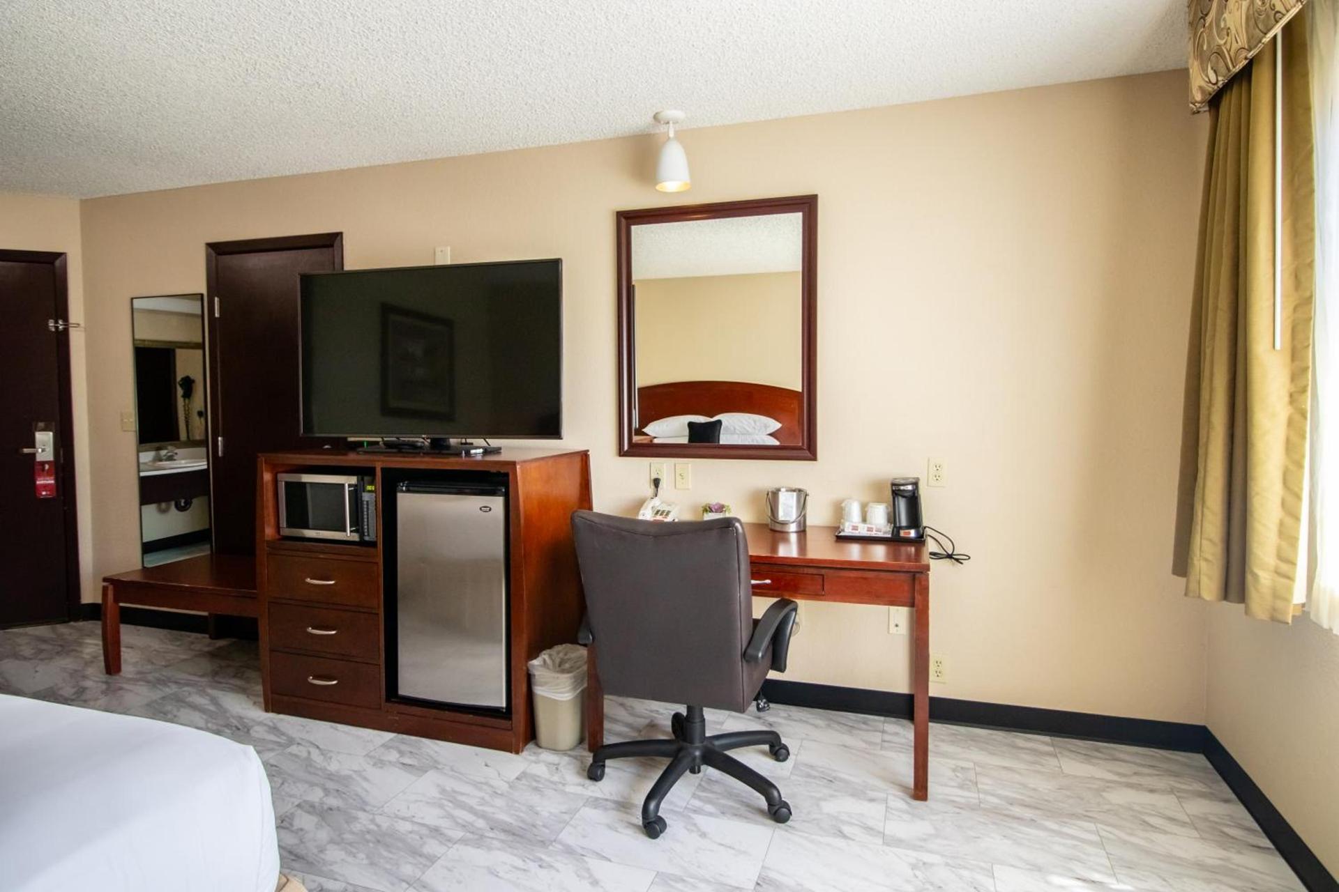 Red Lion Inn & Suites Vancouver photo 37