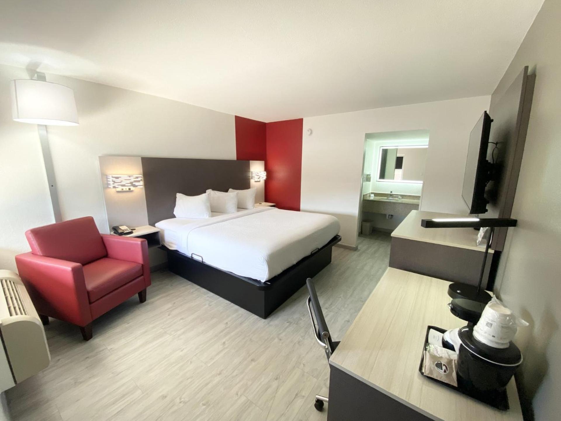 Ramada by Wyndham Tuscaloosa photo 27
