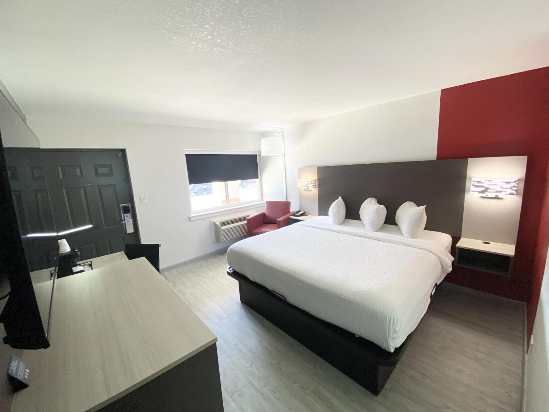 Ramada by Wyndham Tuscaloosa photo 45