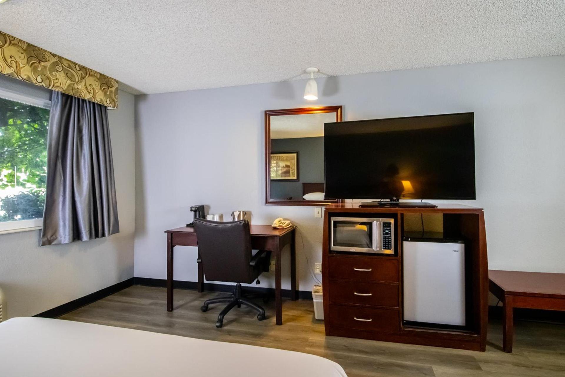 Red Lion Inn & Suites Vancouver photo 49