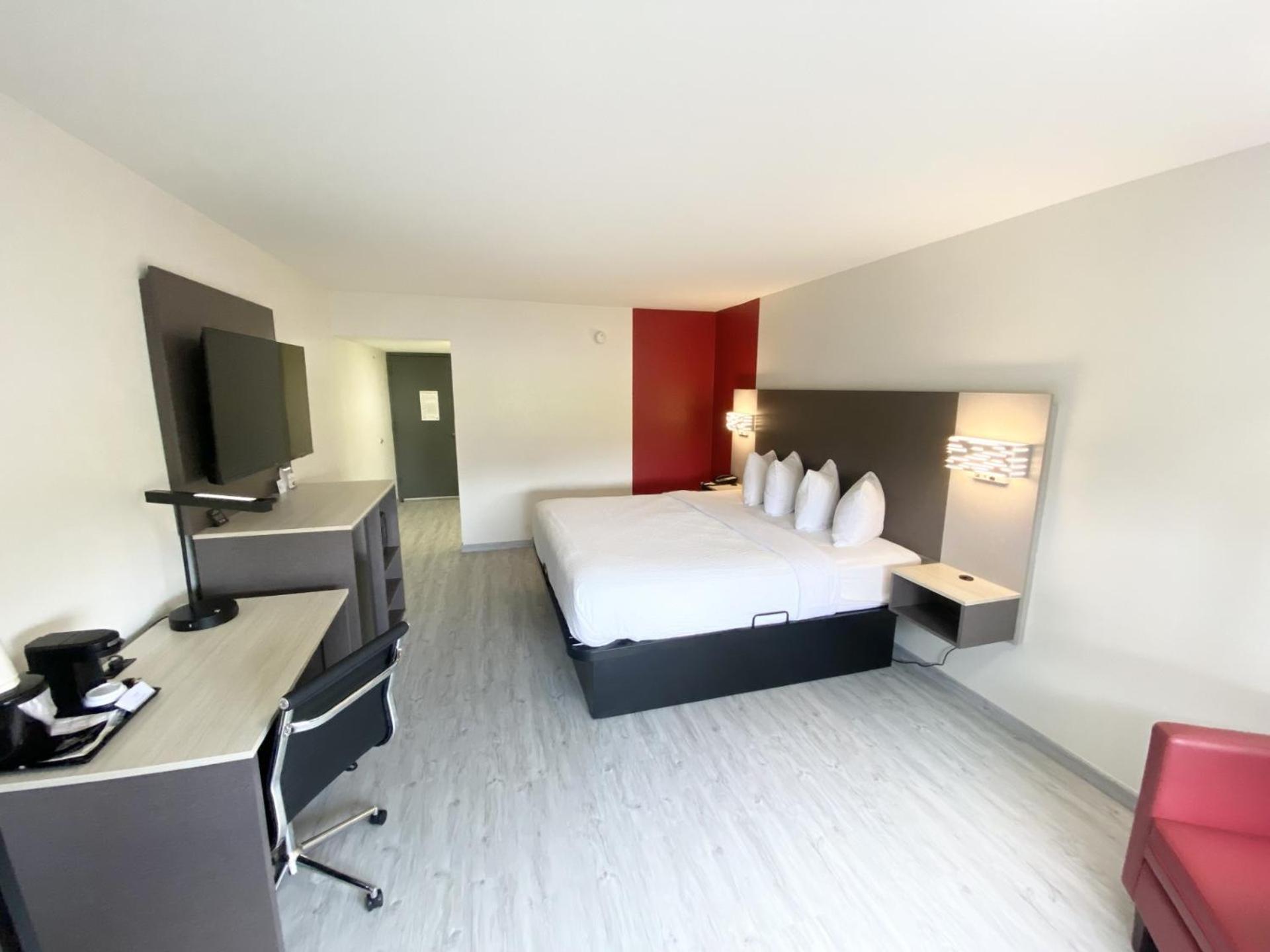 Ramada by Wyndham Tuscaloosa photo 58