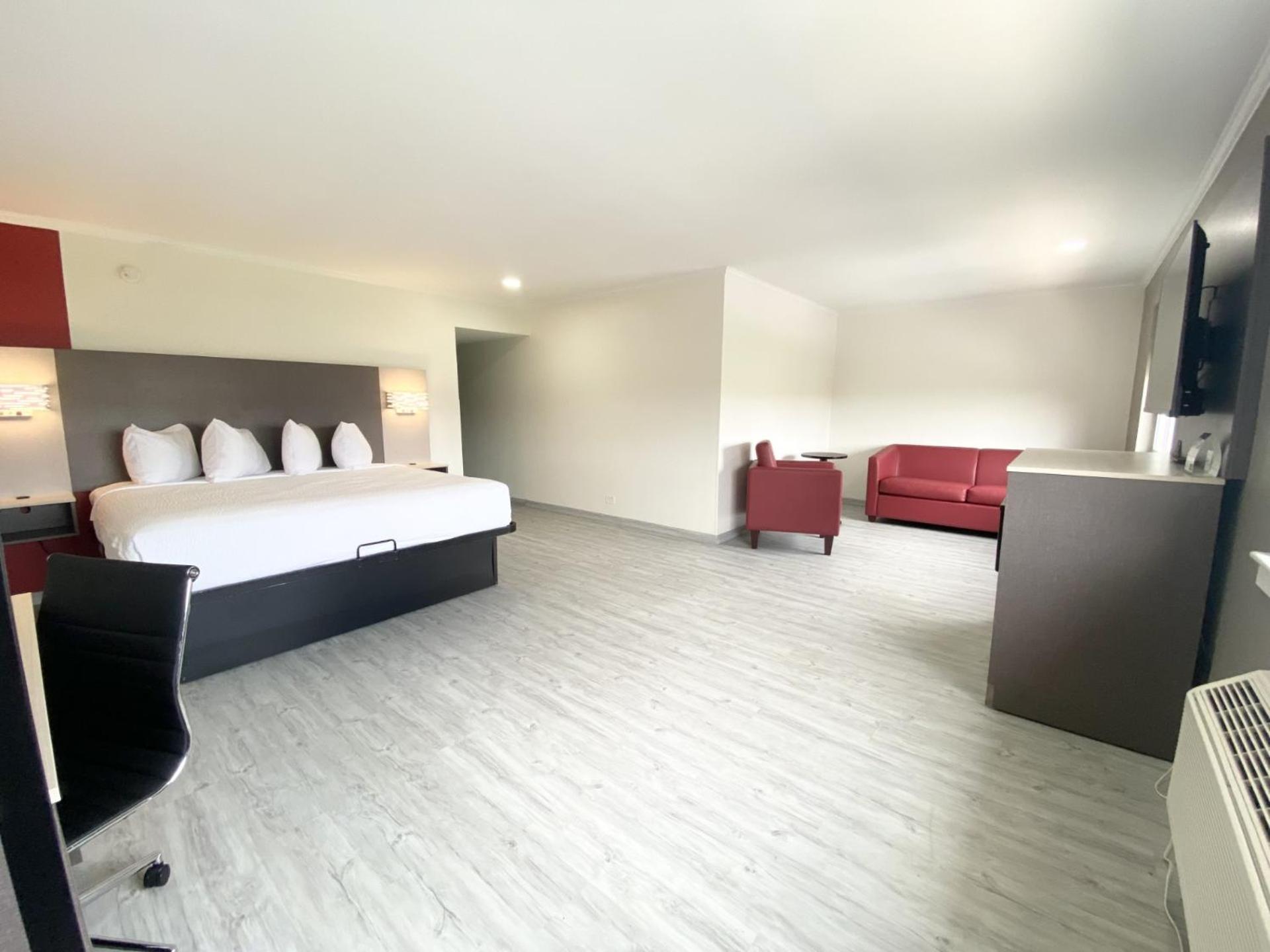 Ramada by Wyndham Tuscaloosa photo 3