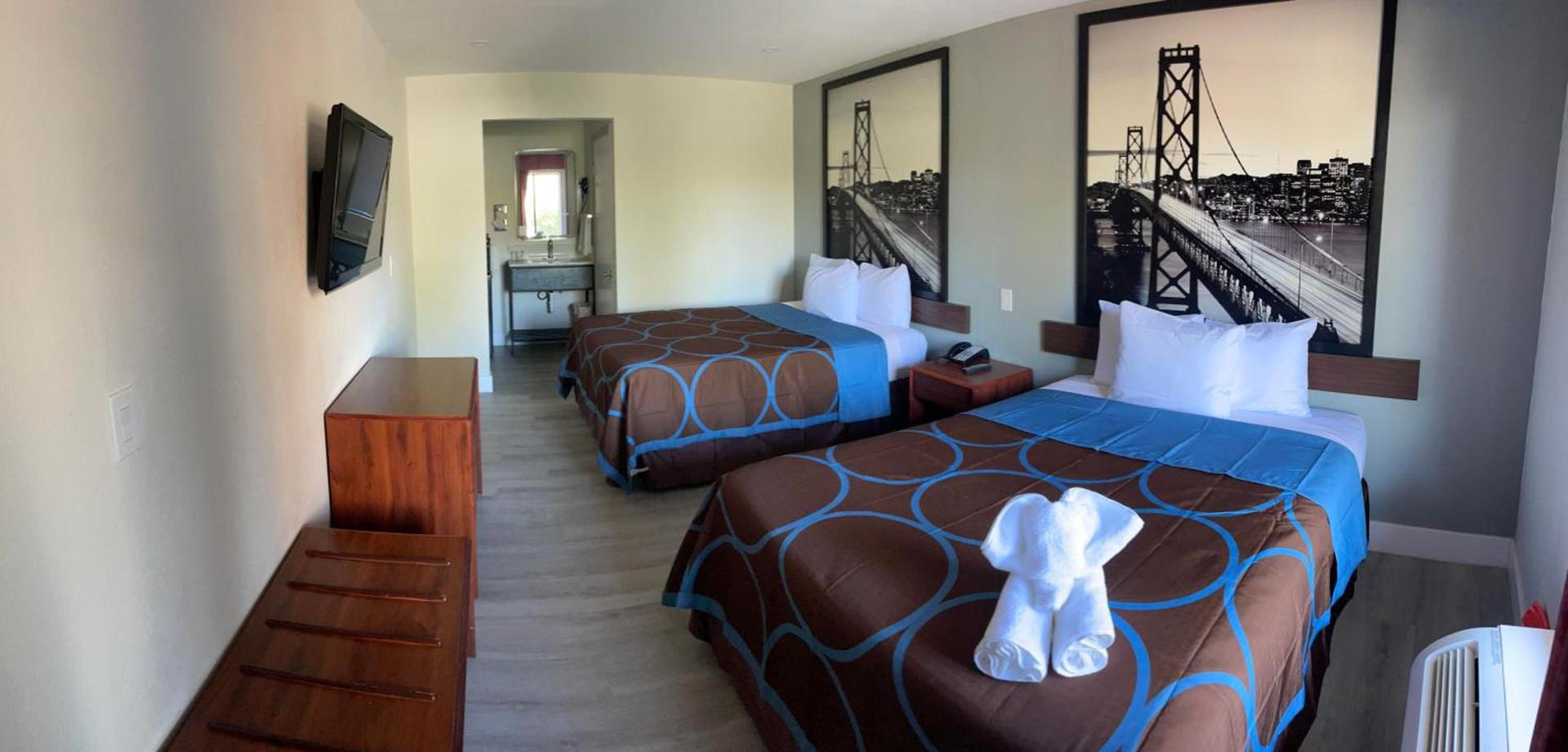 Super 8 by Wyndham Barstow photo 53