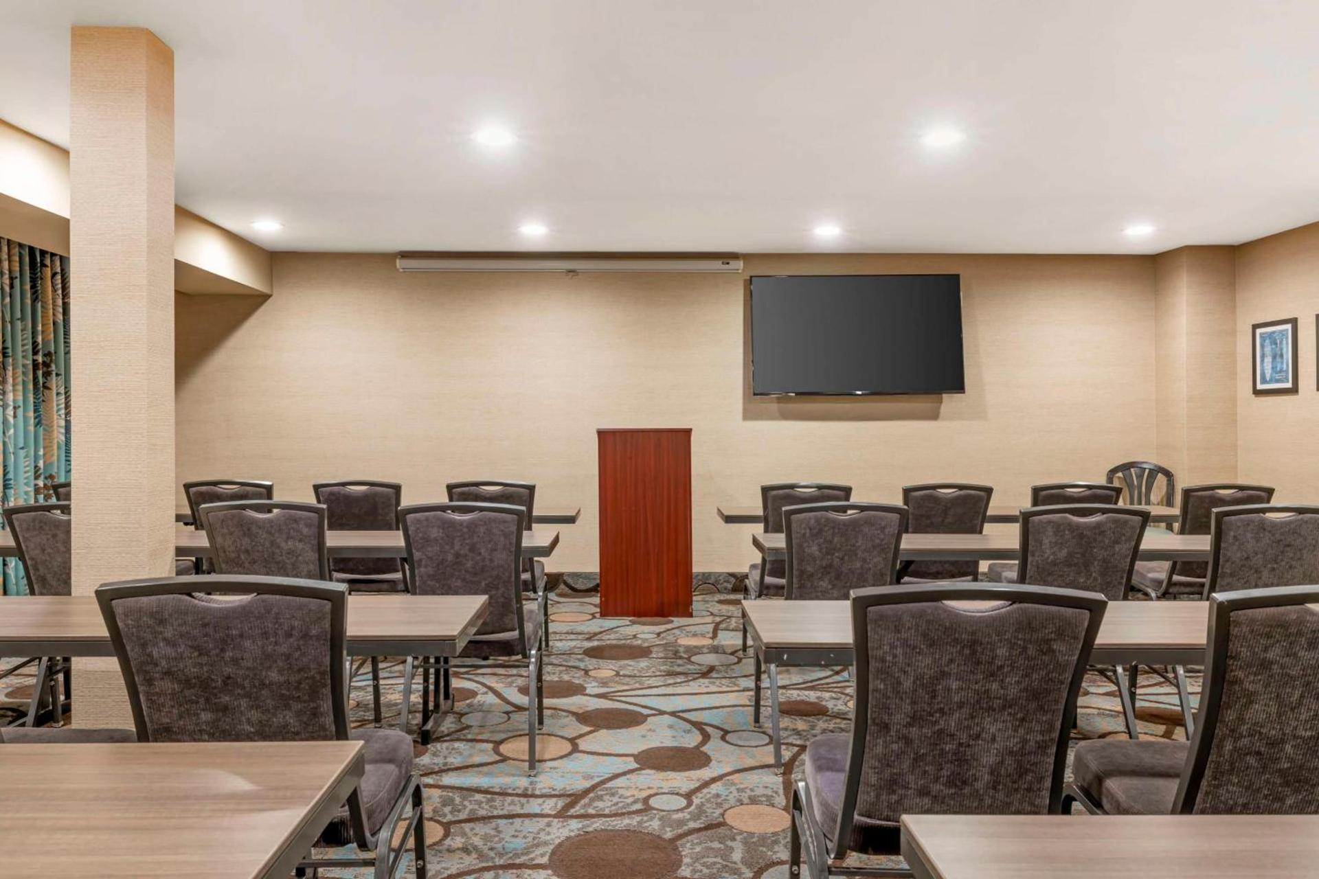 Best Western Plus Oceanside Palms photo 36
