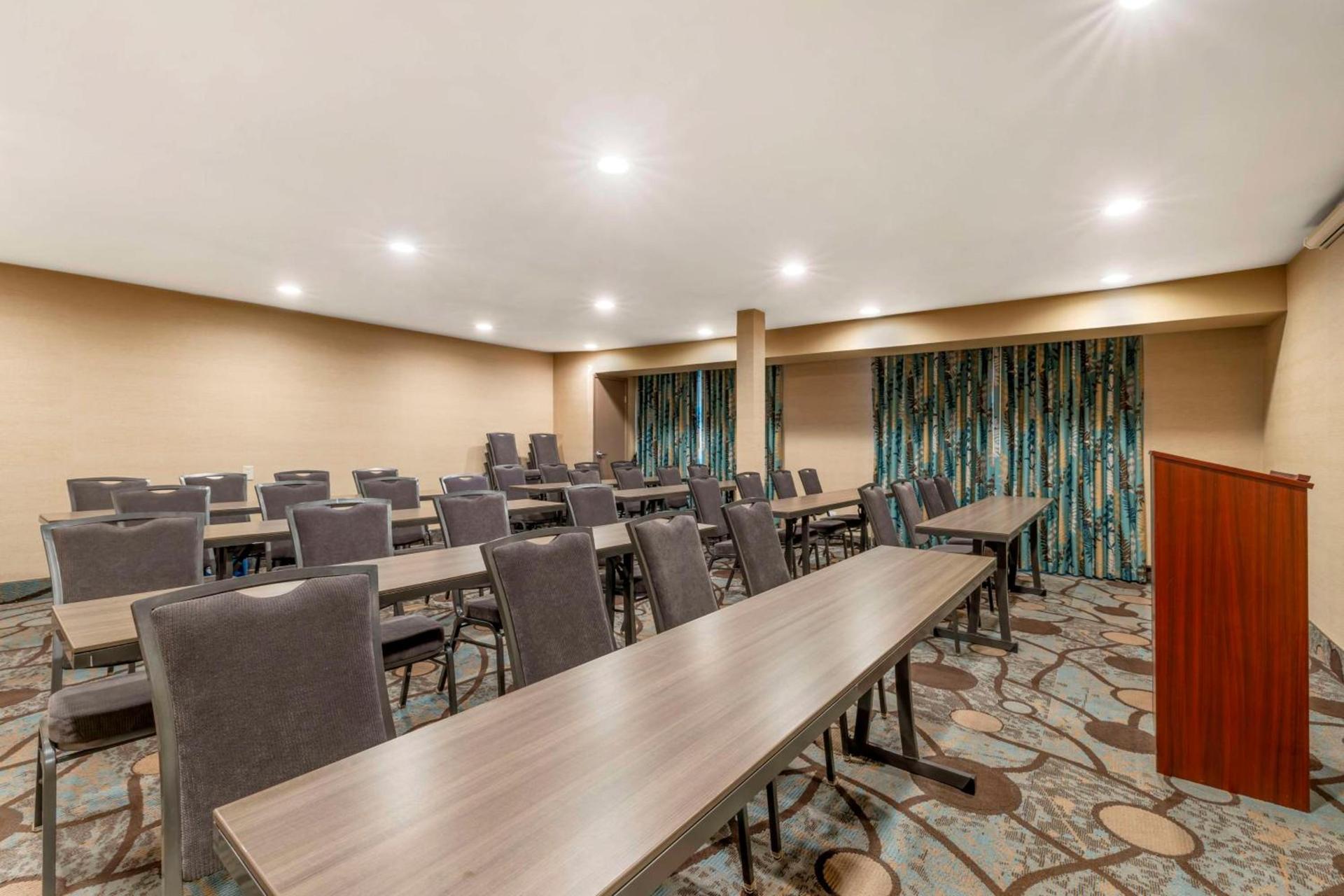 Best Western Plus Oceanside Palms photo 37