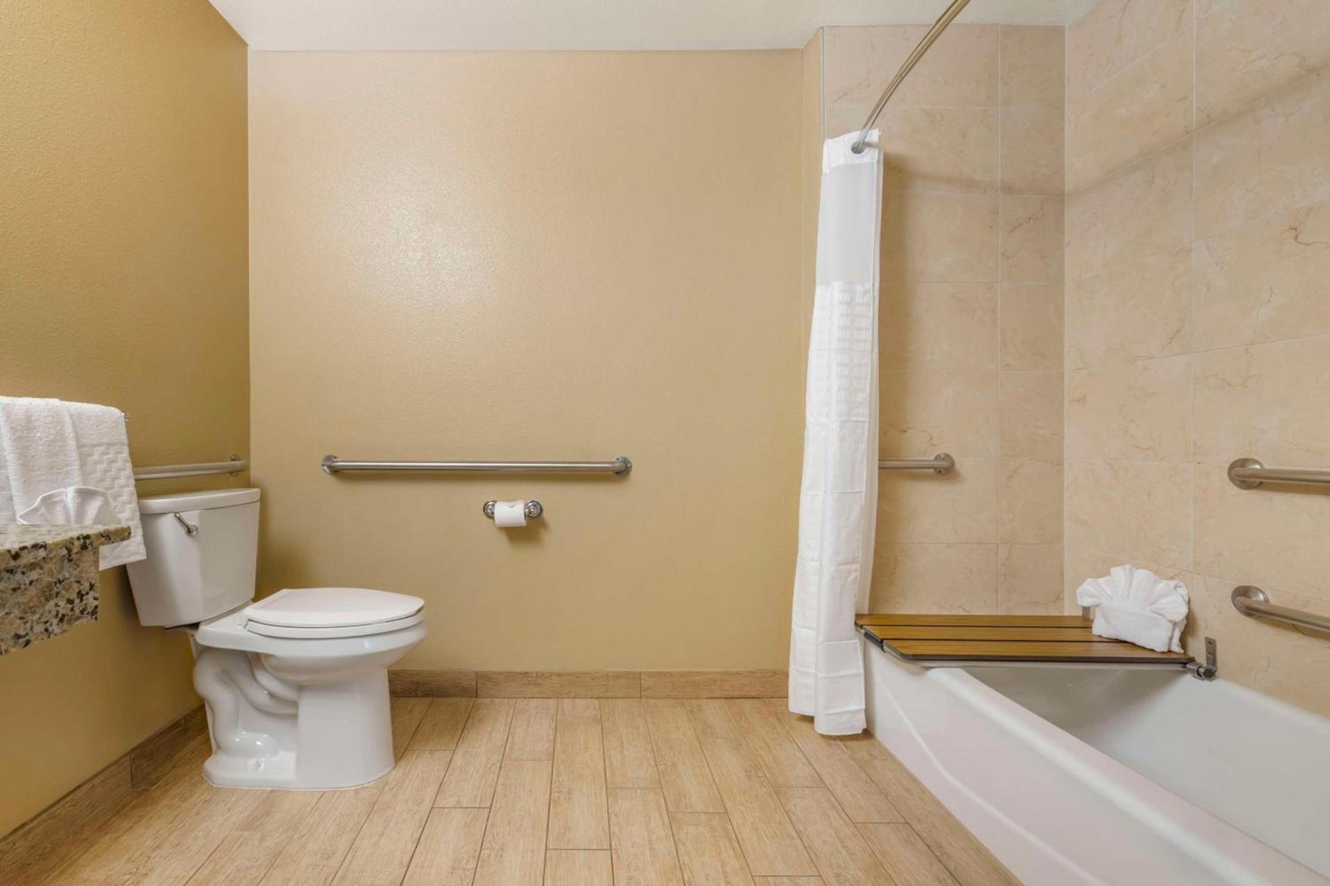 Best Western Plus Oceanside Palms photo 31