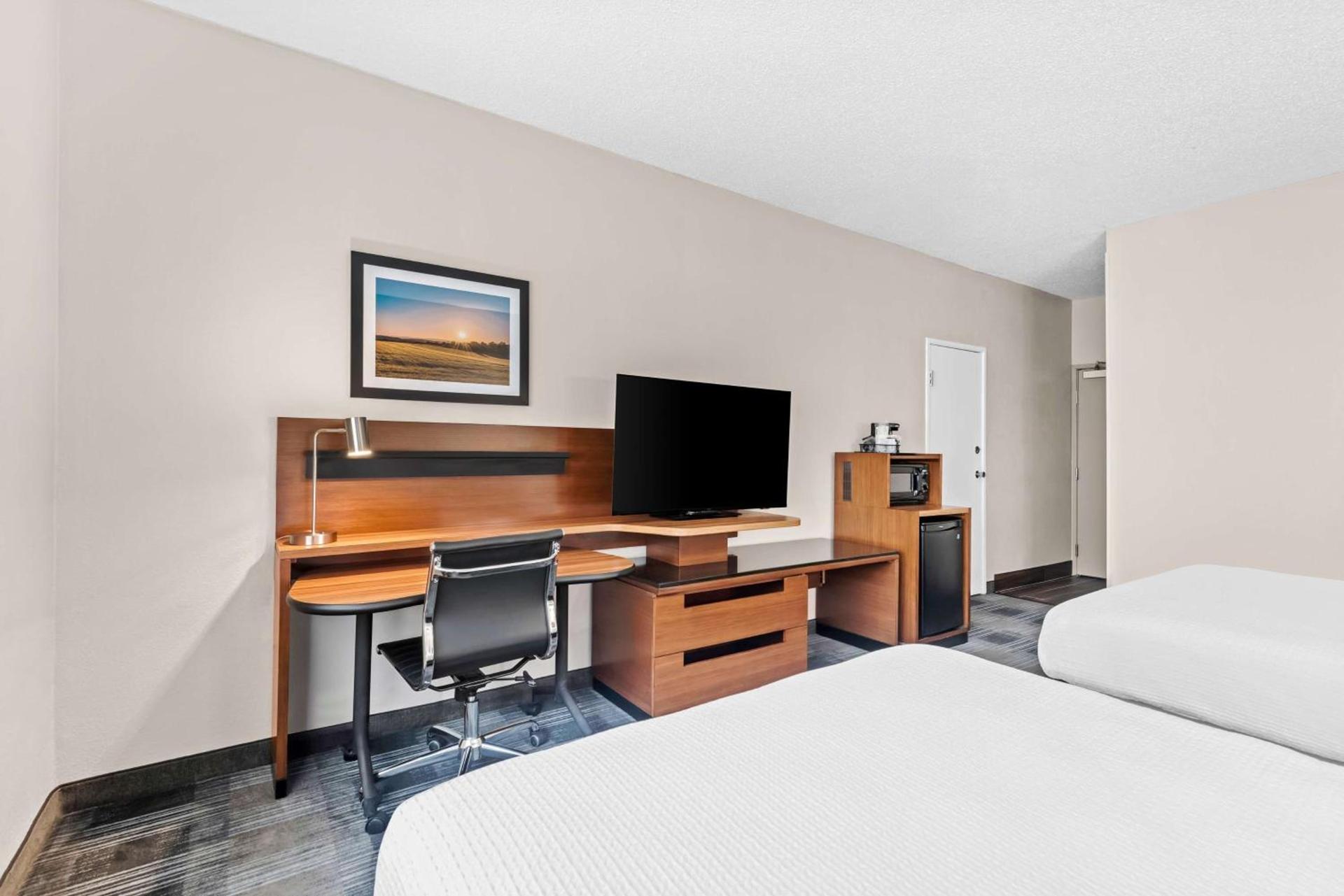 Best Western Ottumwa Inn & Suites photo 37