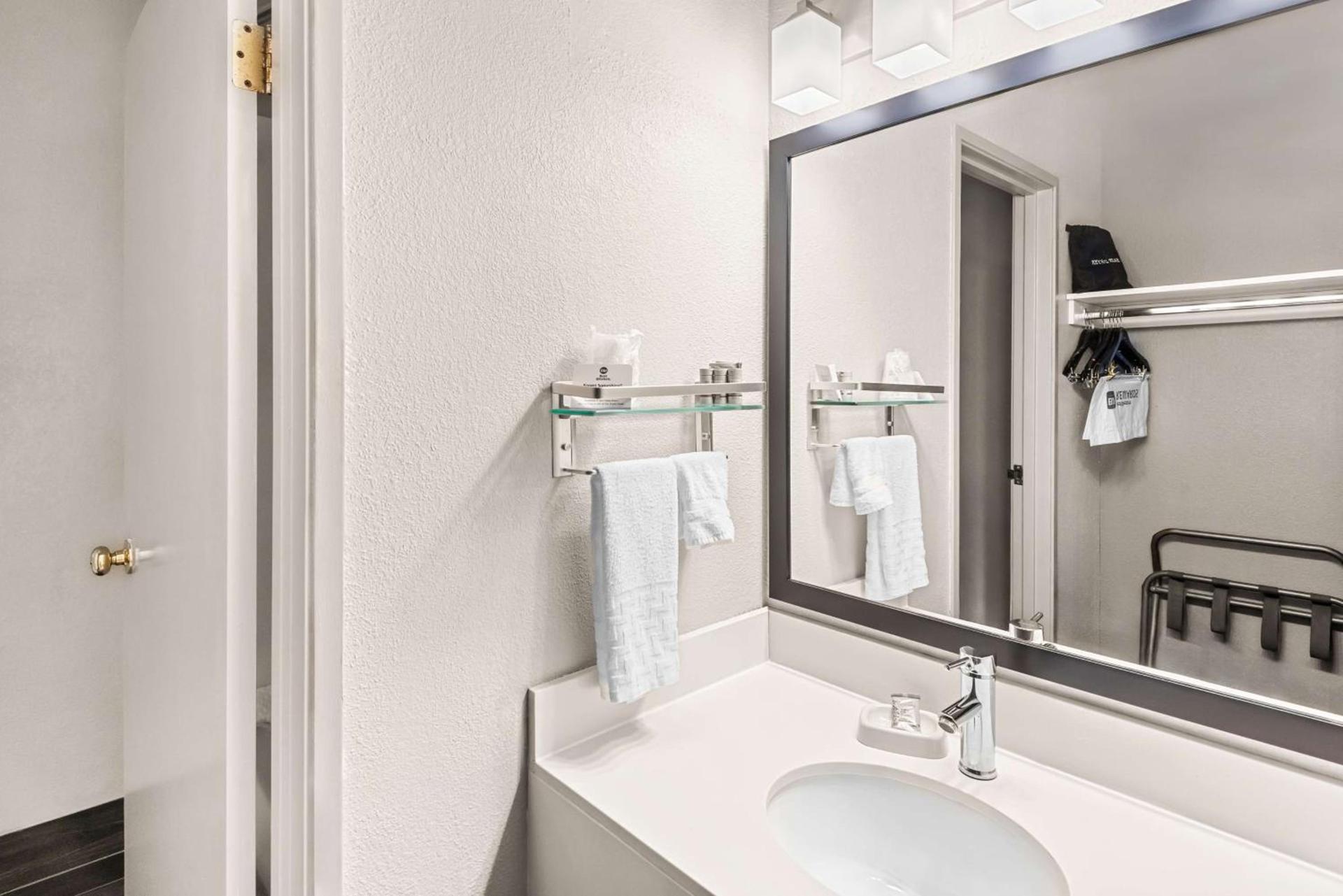 Best Western Ottumwa Inn & Suites photo 38