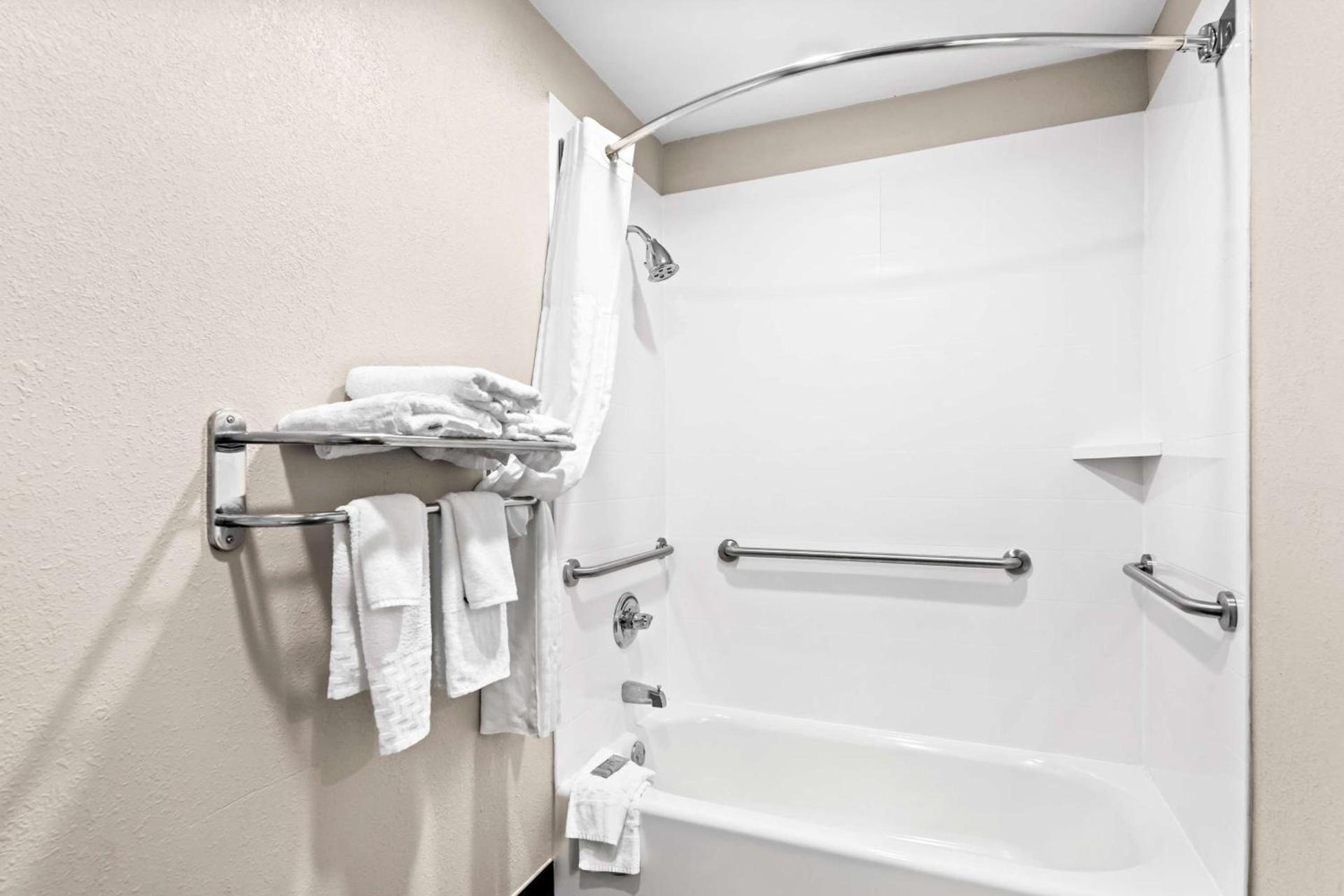 Best Western Ottumwa Inn & Suites photo 40