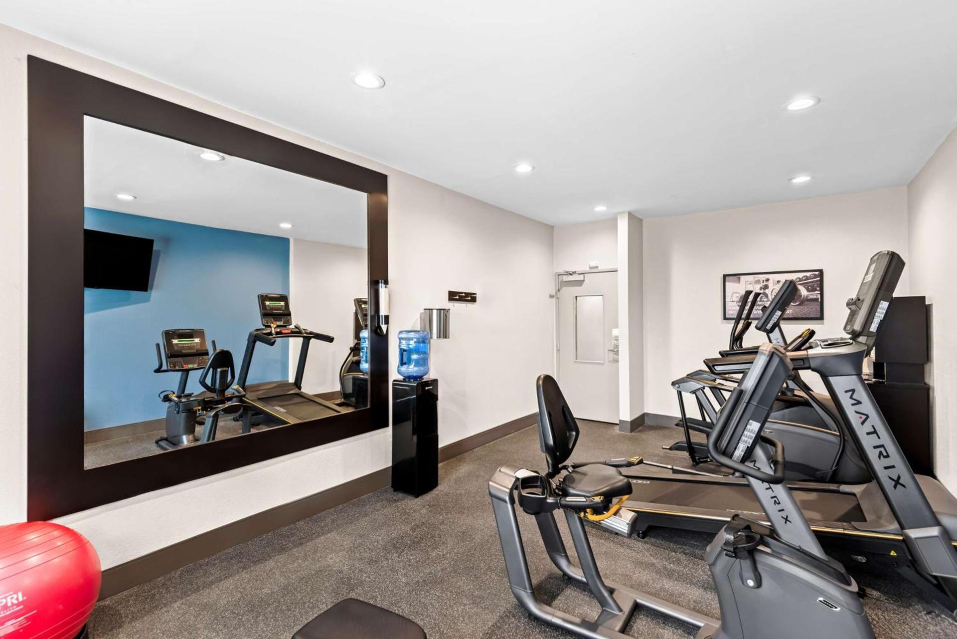 Best Western Ottumwa Inn & Suites photo 46