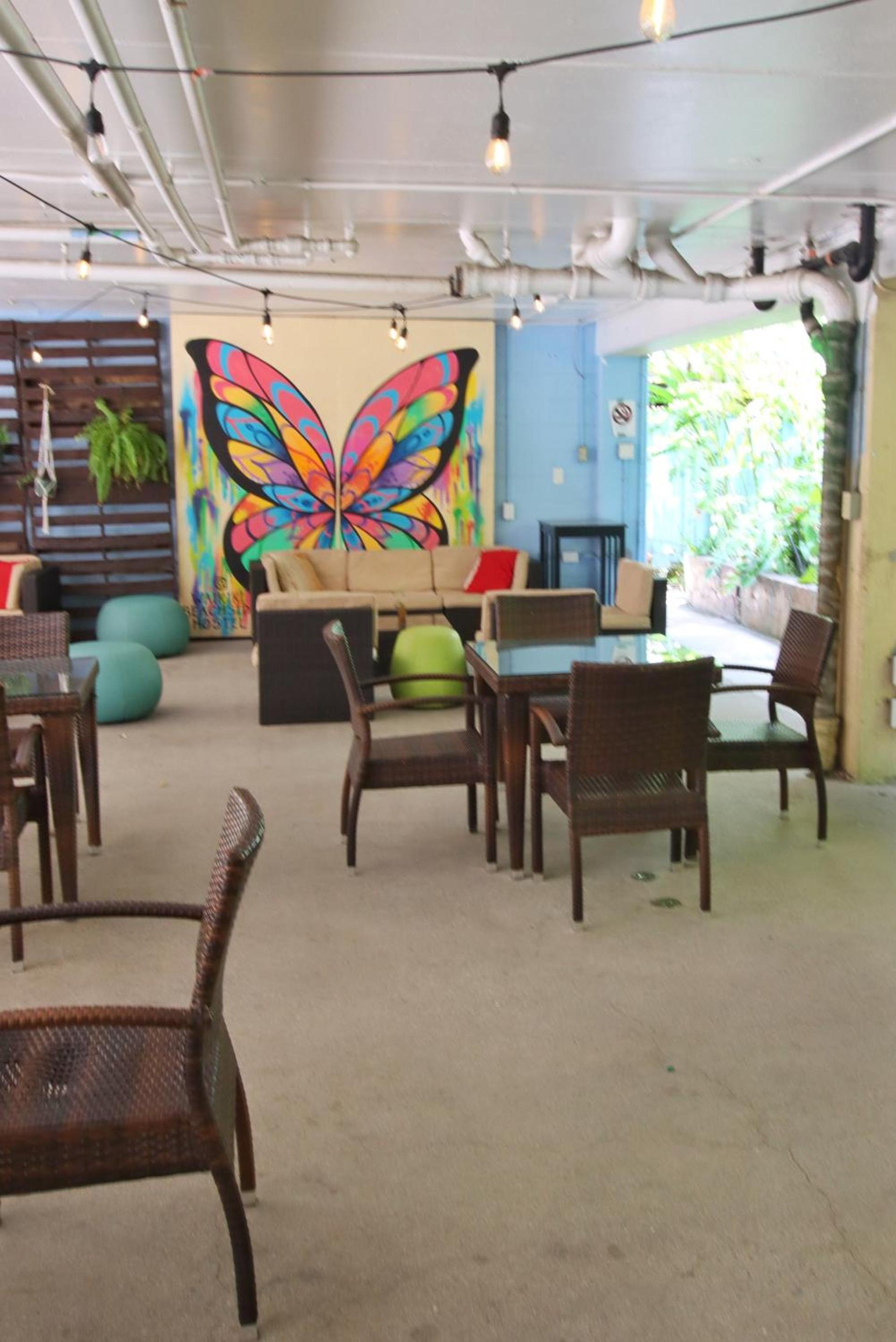 Waikiki Beachside Hostel photo 65