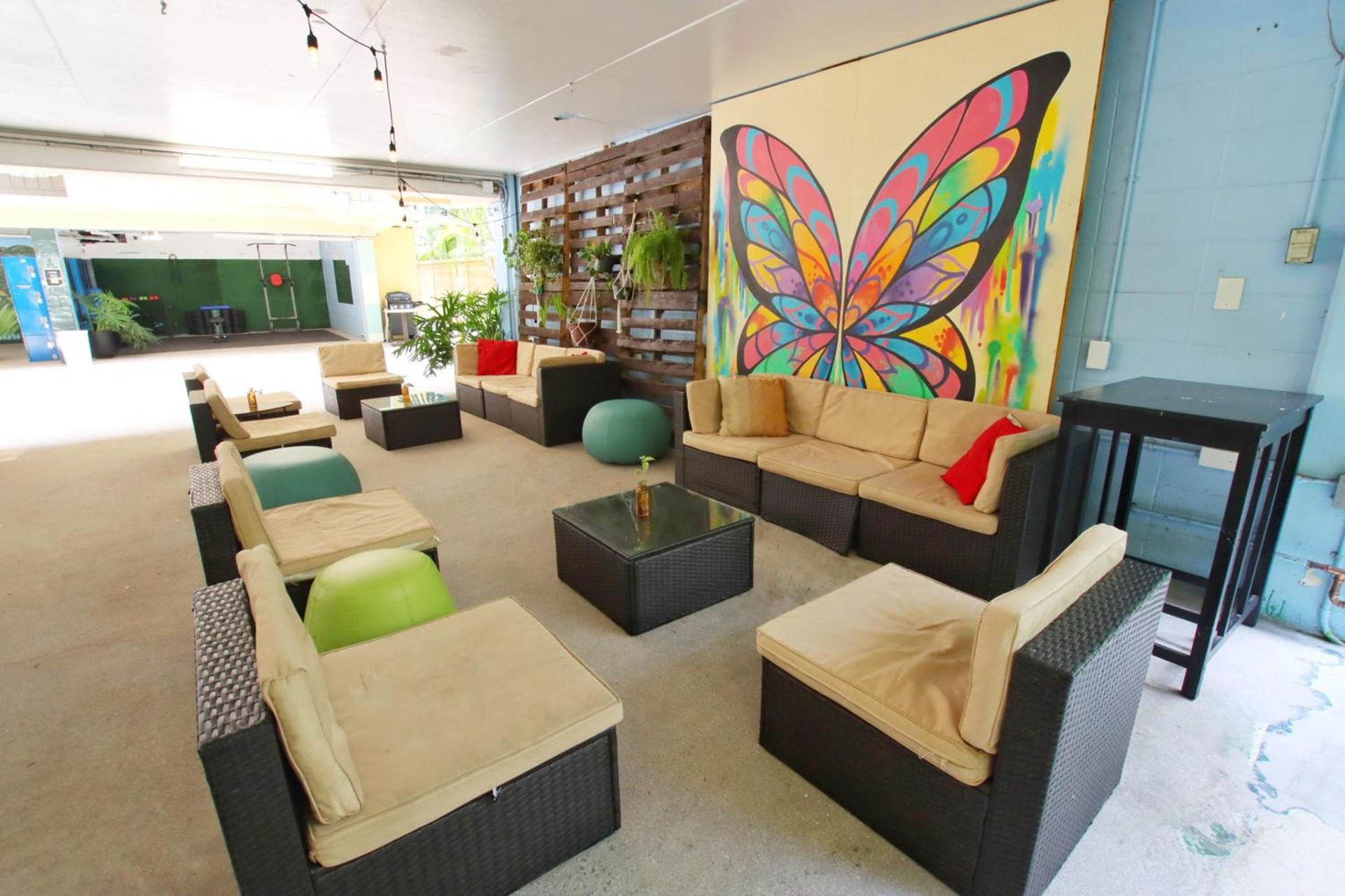 Waikiki Beachside Hostel photo 15