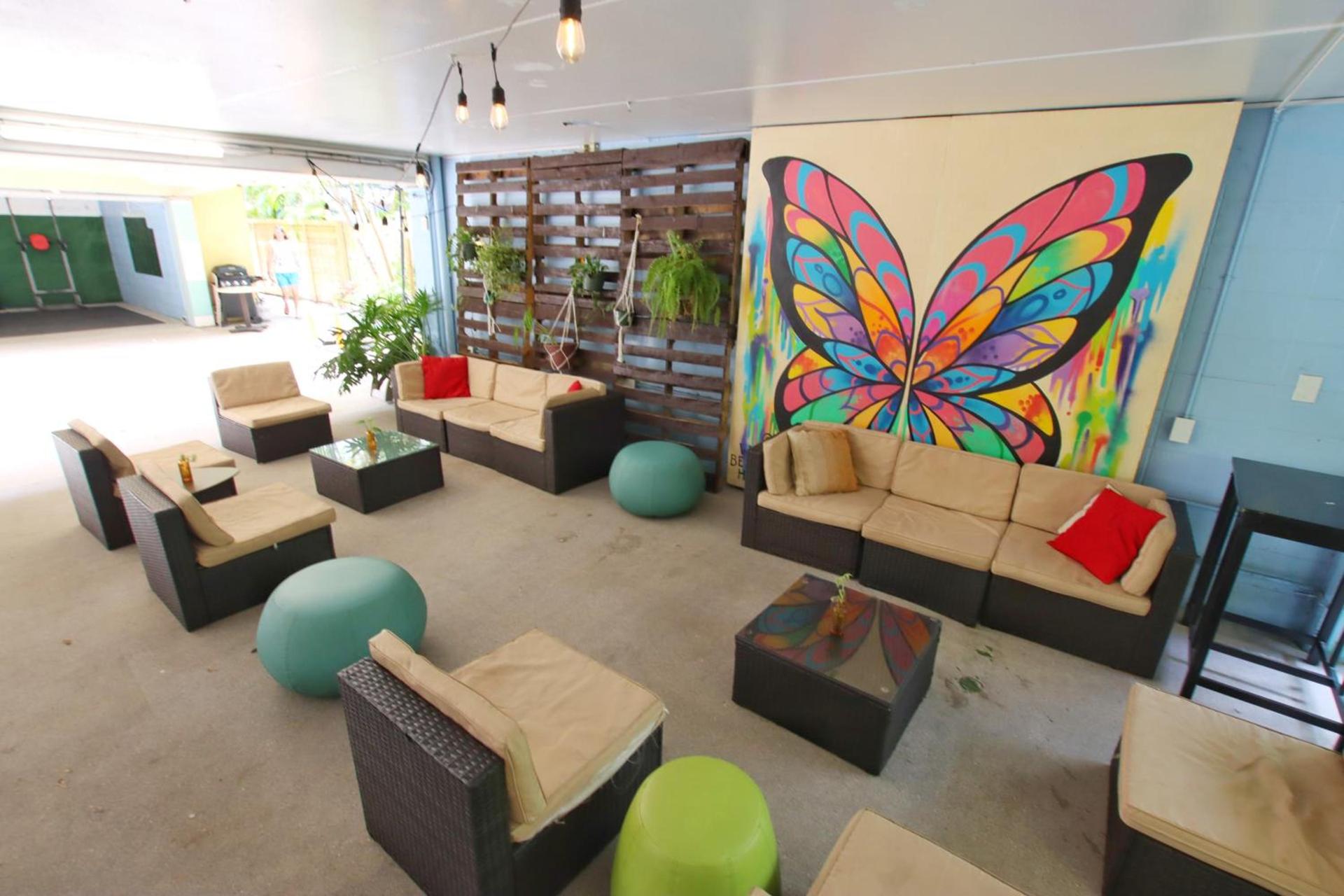 Waikiki Beachside Hostel photo 29