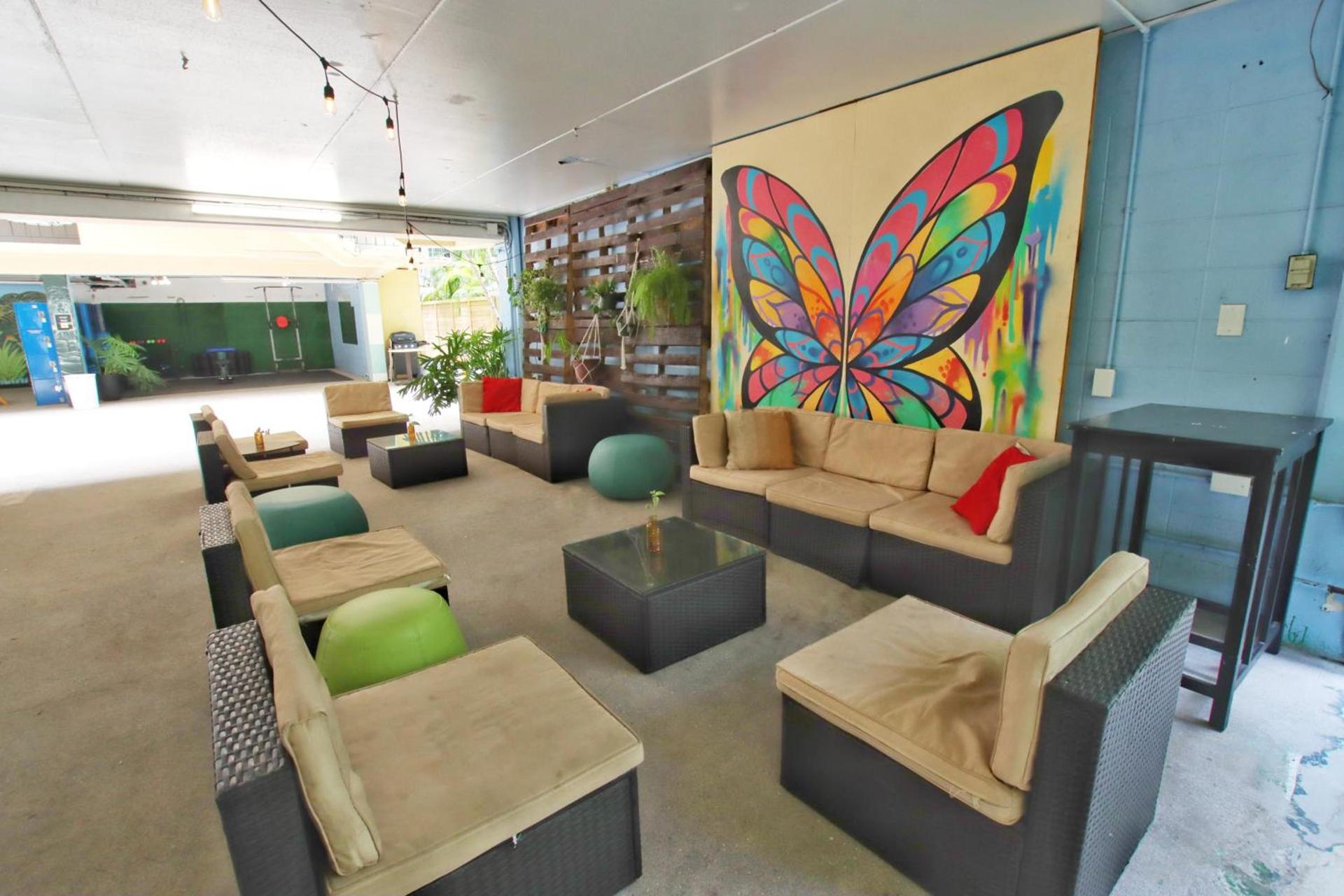 Waikiki Beachside Hostel photo 32