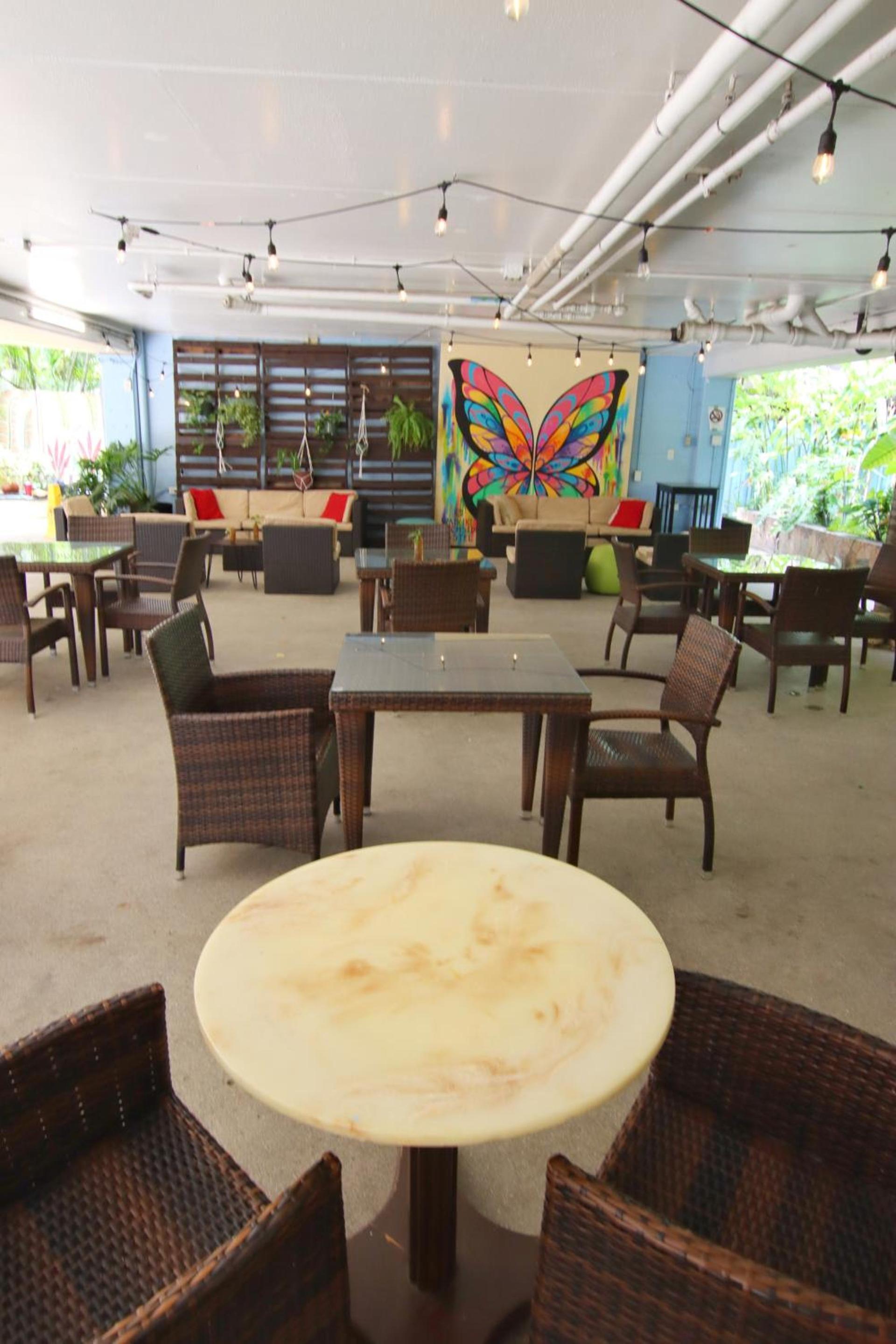 Waikiki Beachside Hostel photo 92
