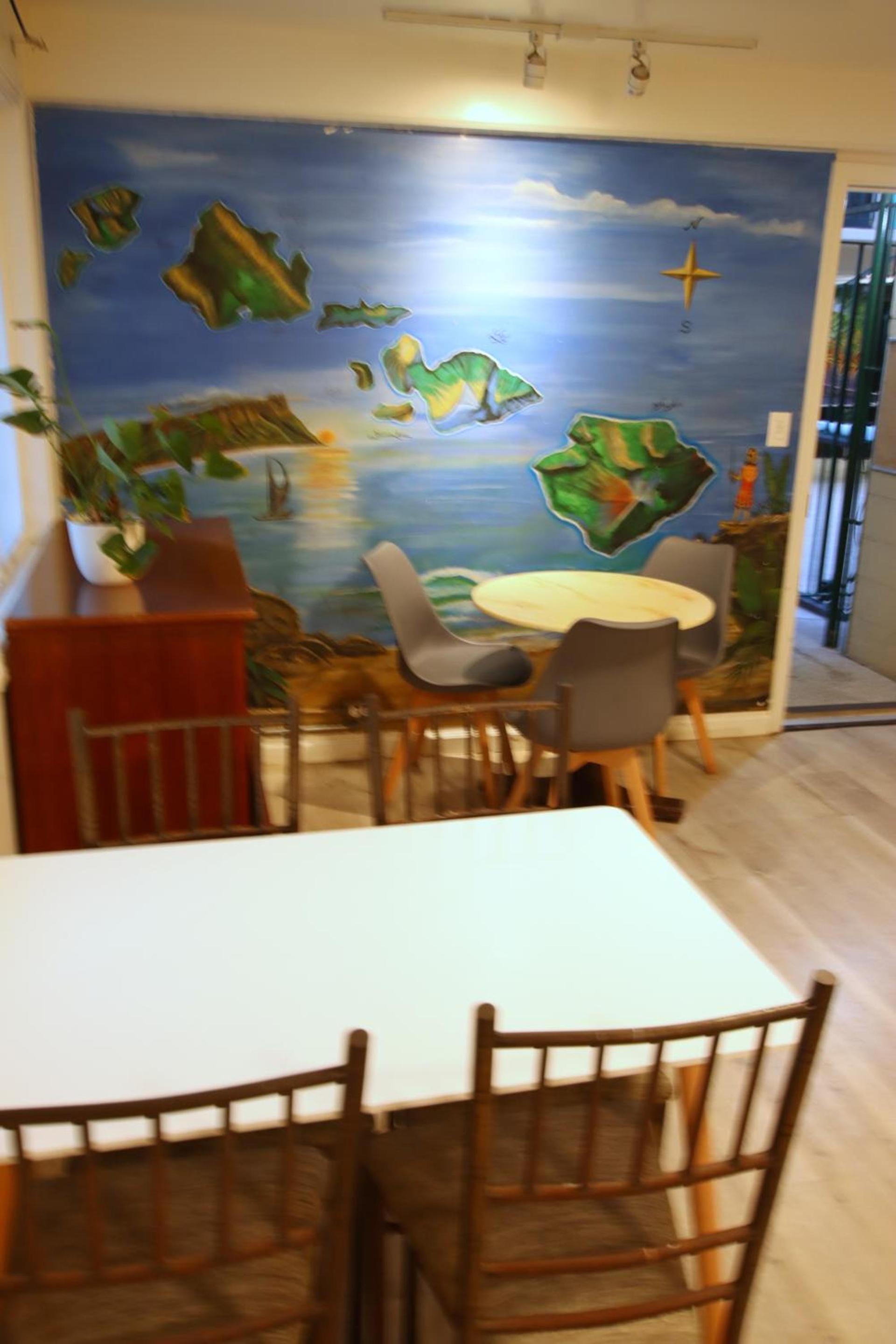 Waikiki Beachside Hostel photo 7