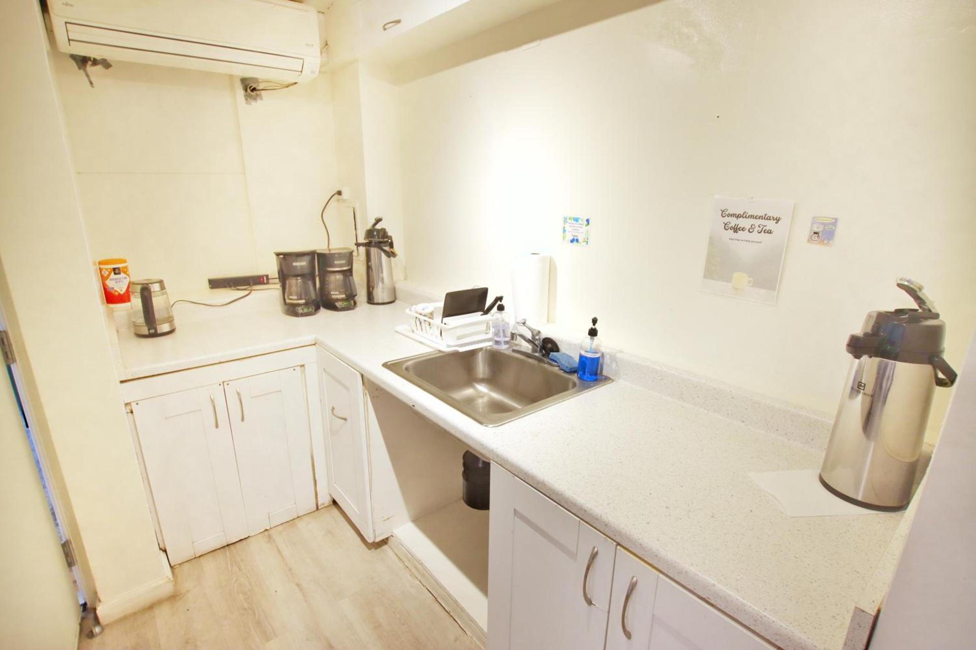 Waikiki Beachside Hostel photo 86