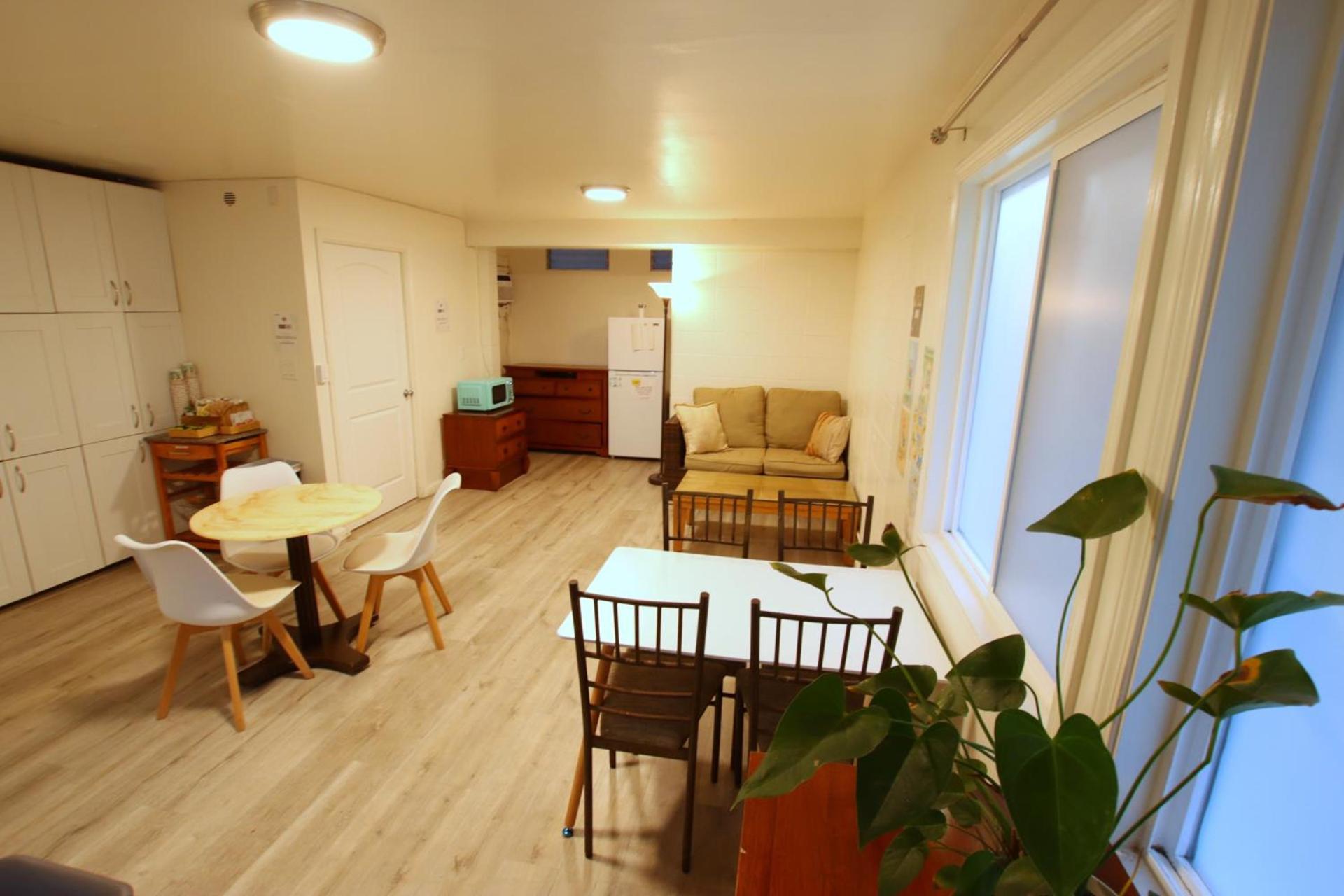 Waikiki Beachside Hostel photo 36