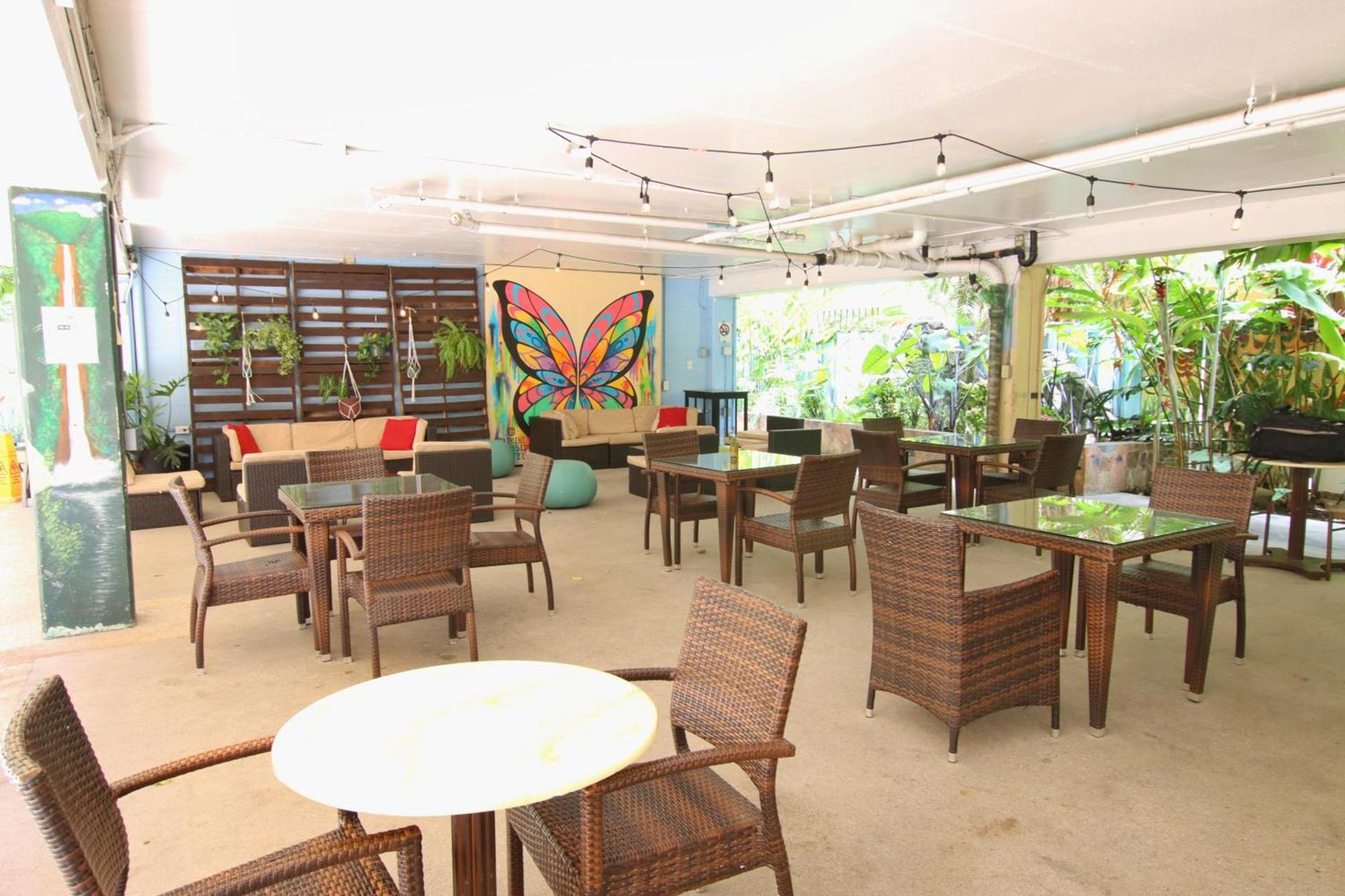 Waikiki Beachside Hostel photo 71