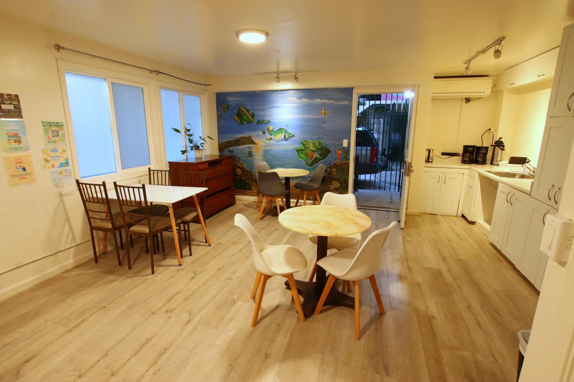 Waikiki Beachside Hostel photo 48