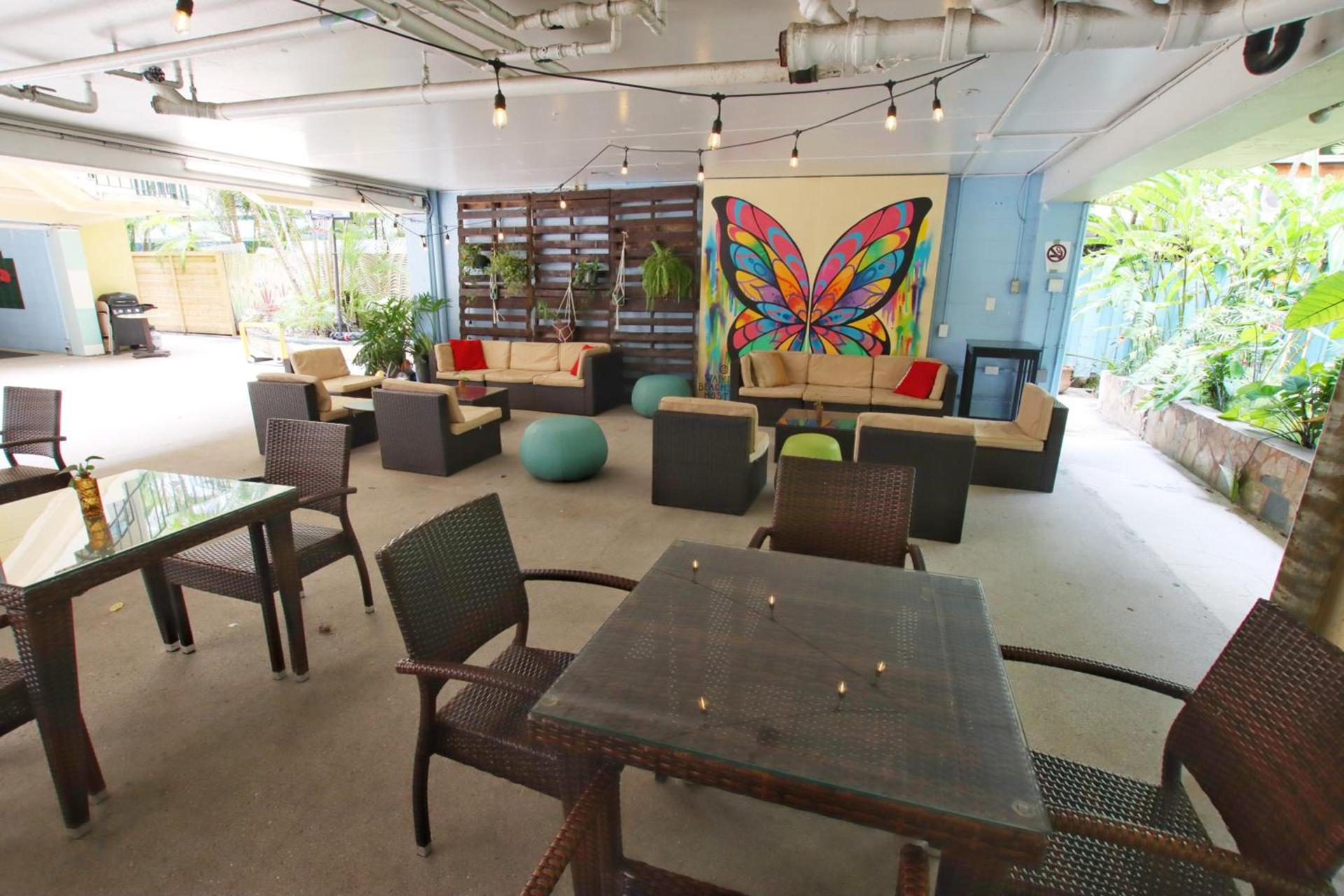 Waikiki Beachside Hostel photo 68