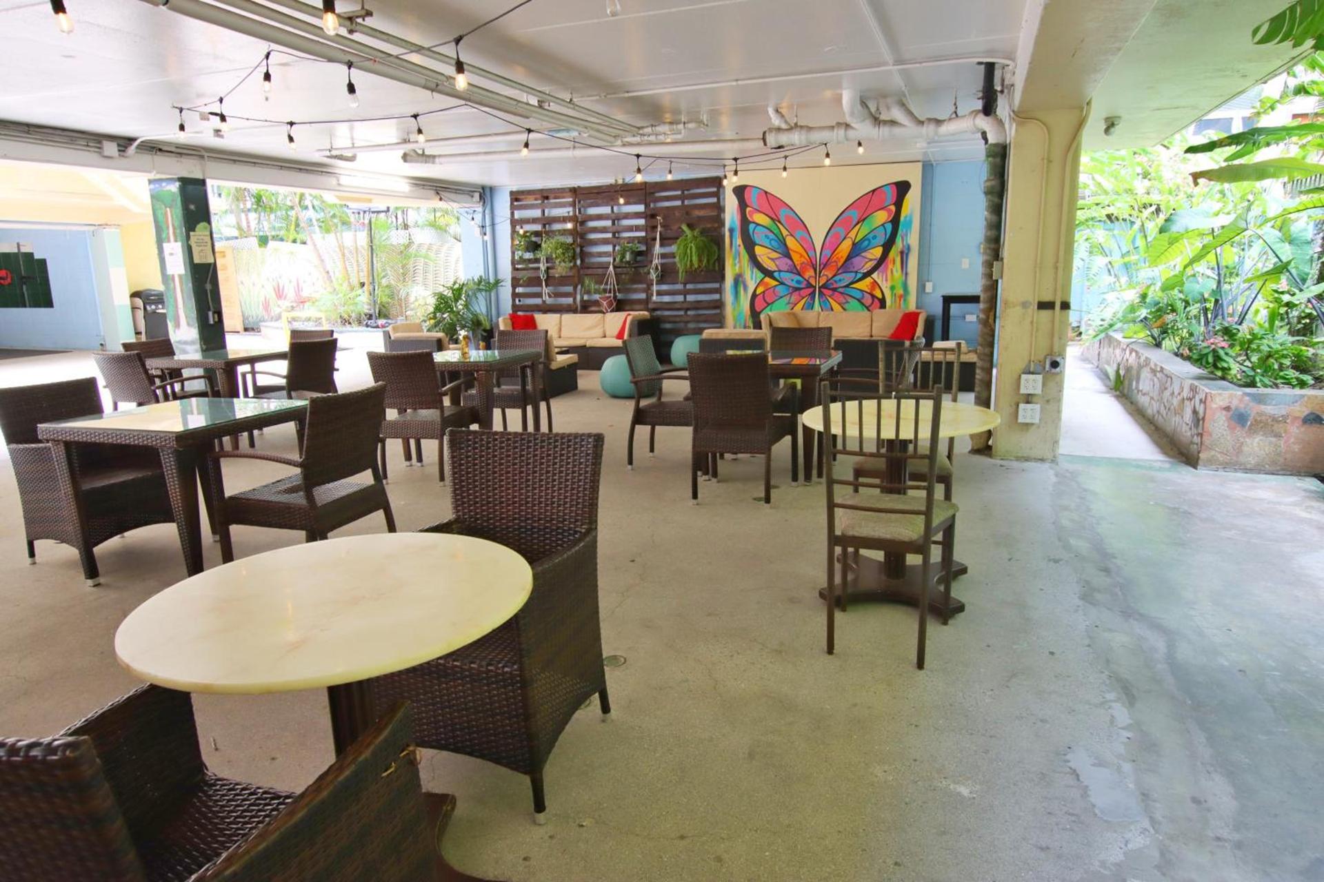 Waikiki Beachside Hostel photo 83