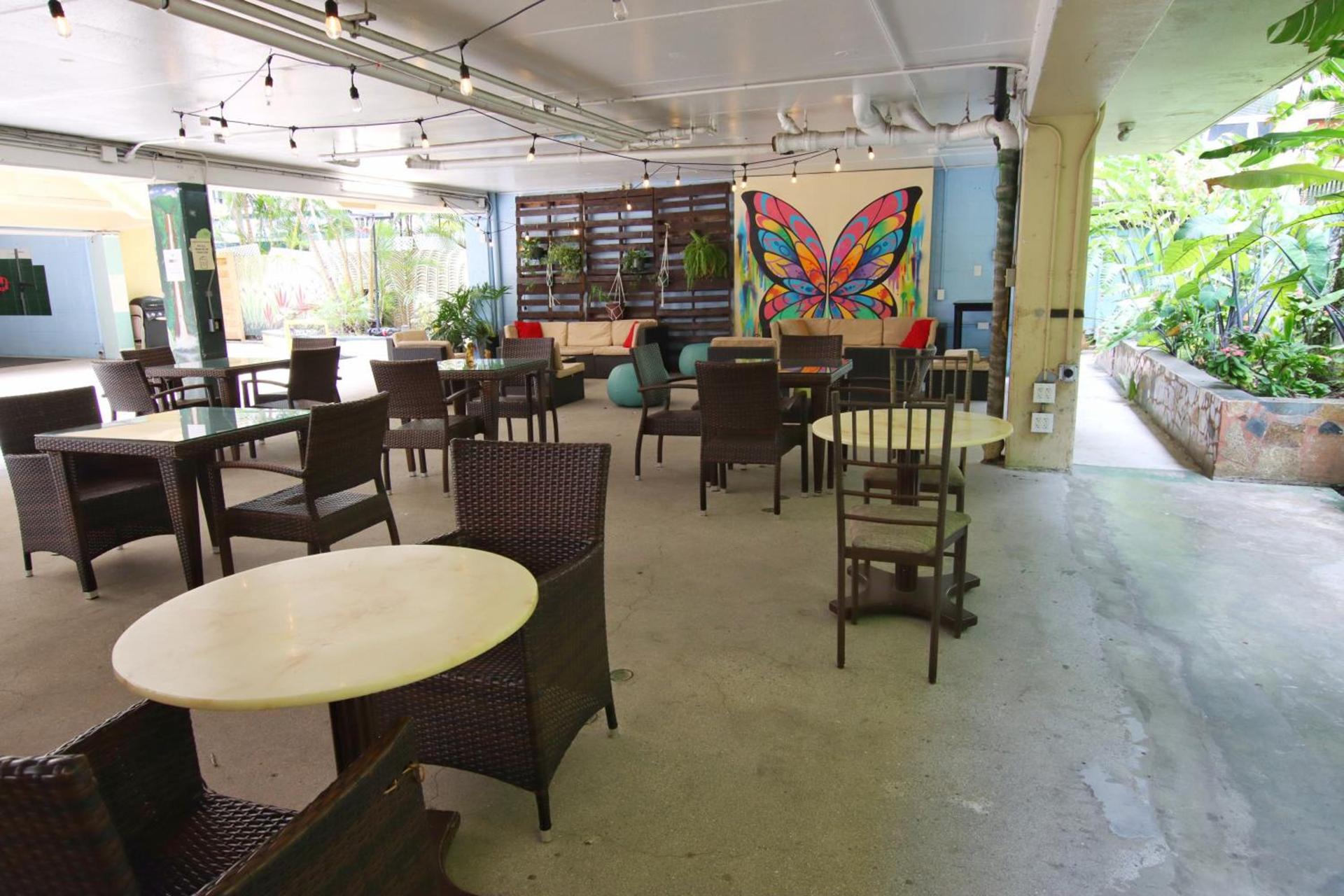 Waikiki Beachside Hostel photo 44