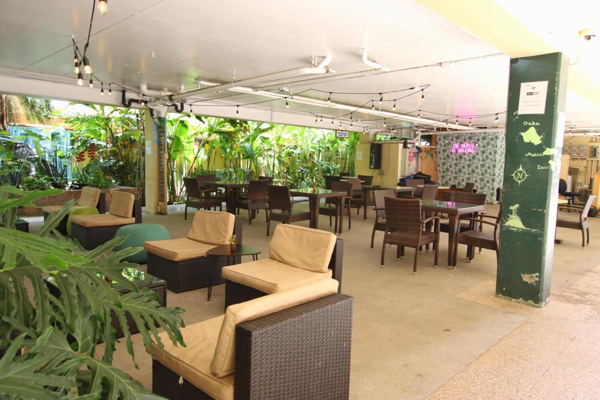 Waikiki Beachside Hostel photo 30