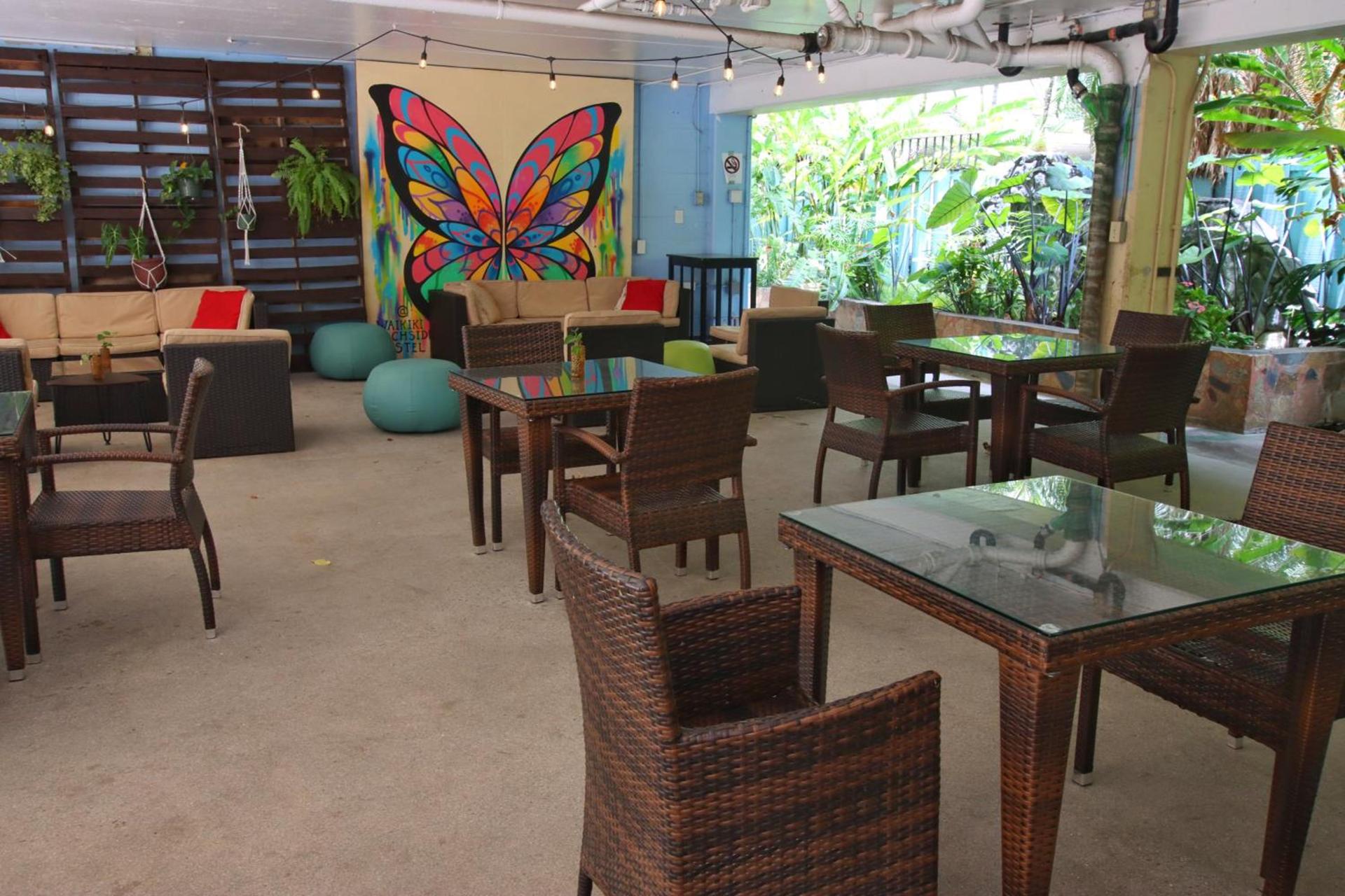 Waikiki Beachside Hostel photo 27