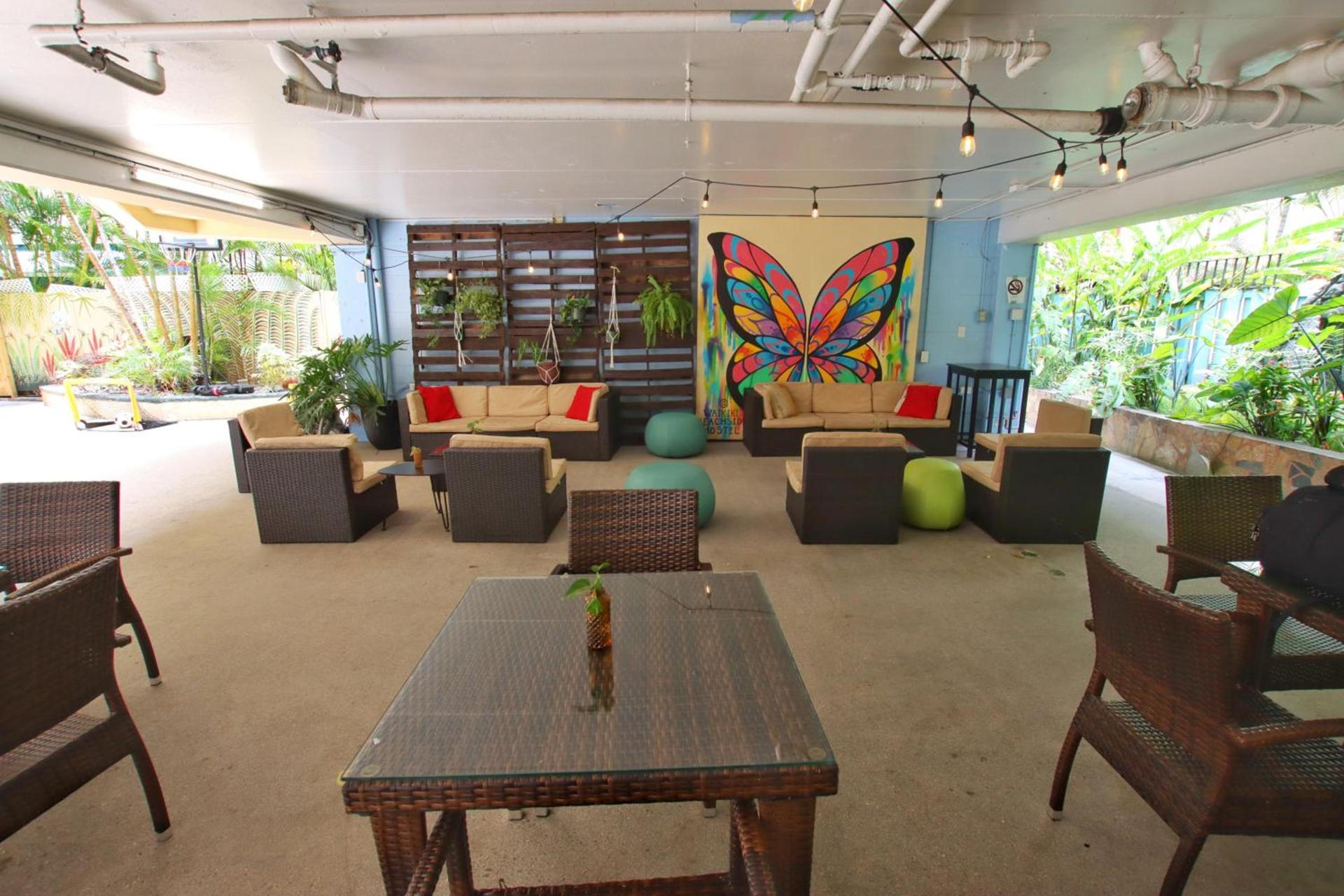 Waikiki Beachside Hostel photo 25