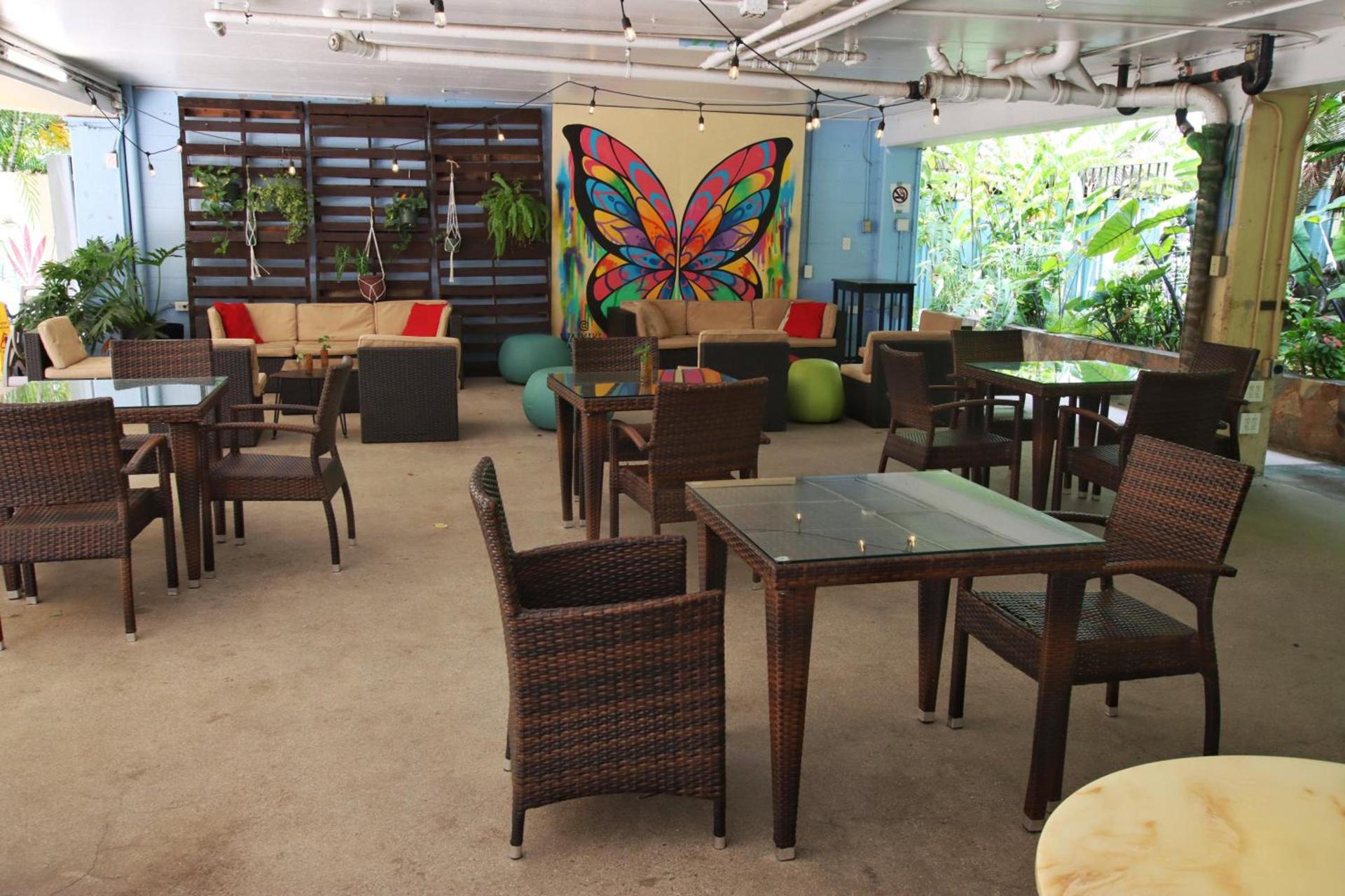 Waikiki Beachside Hostel photo 91