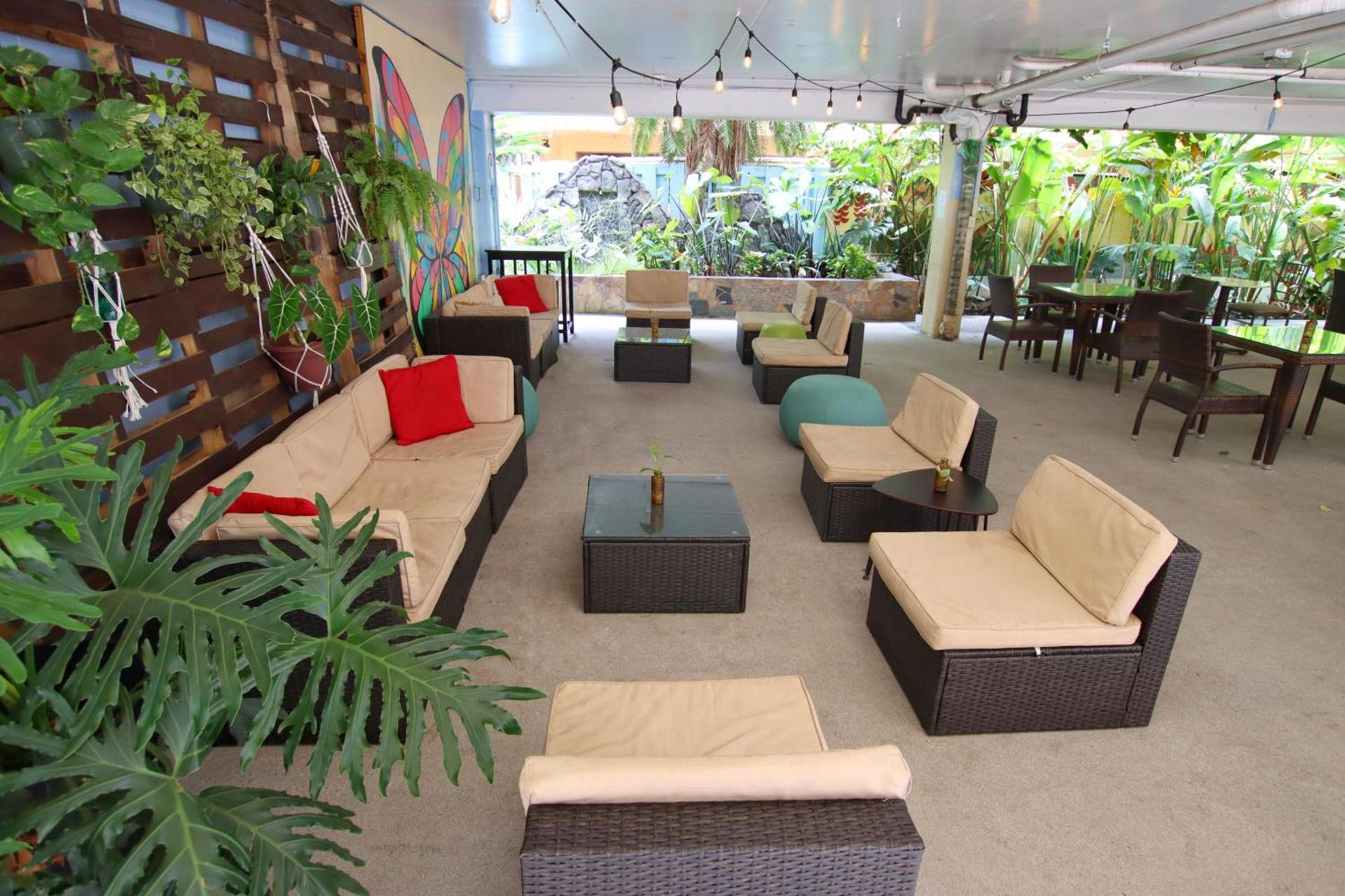 Waikiki Beachside Hostel photo 28