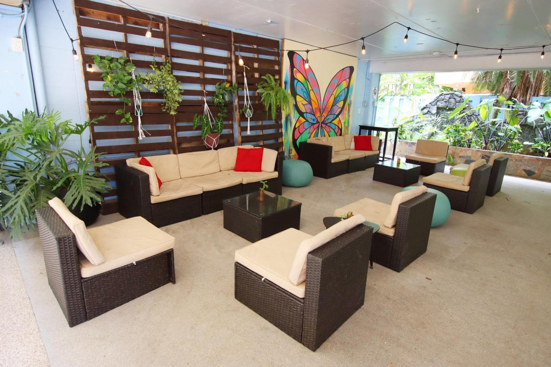 Waikiki Beachside Hostel photo 21