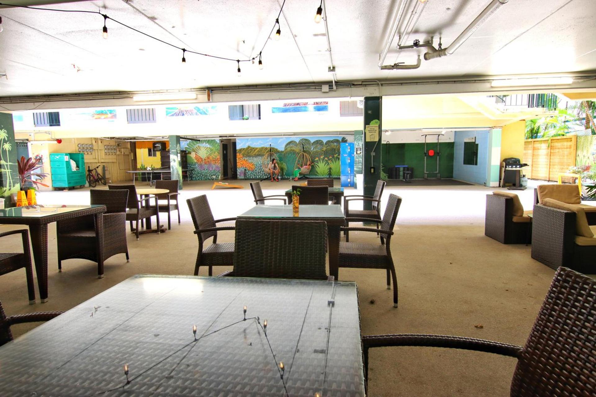 Waikiki Beachside Hostel photo 13