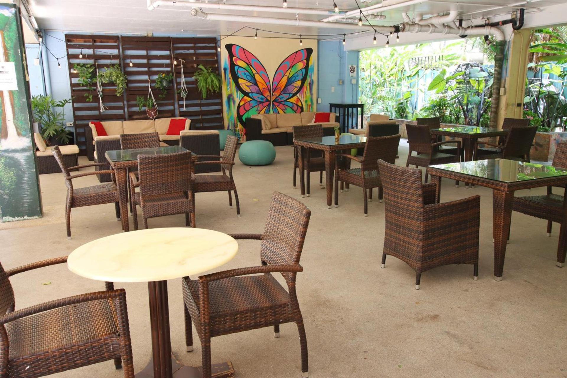 Waikiki Beachside Hostel photo 50